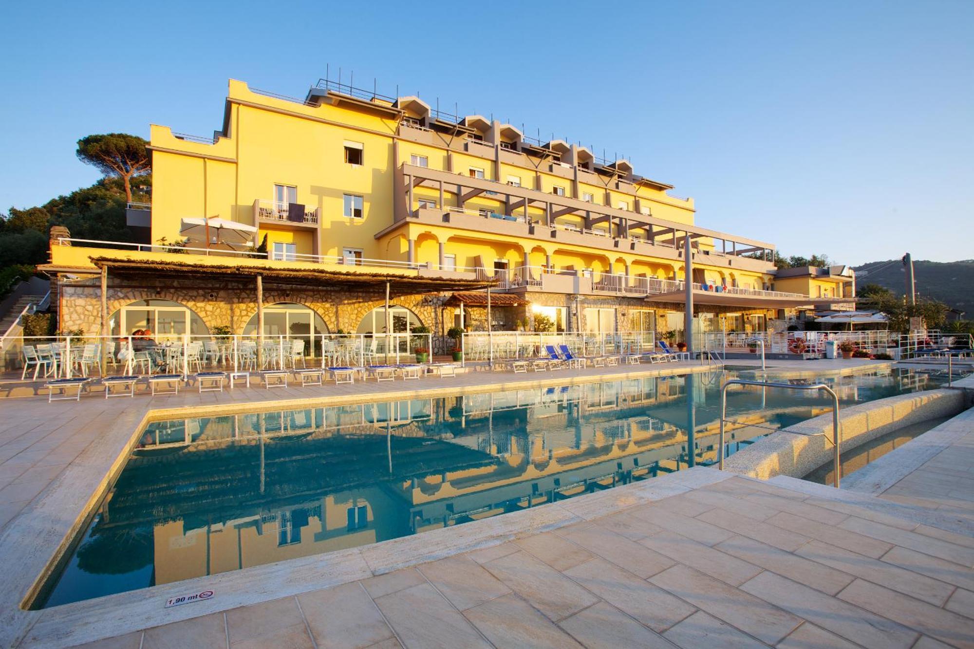 Hotel Art Gran Paradiso 4*