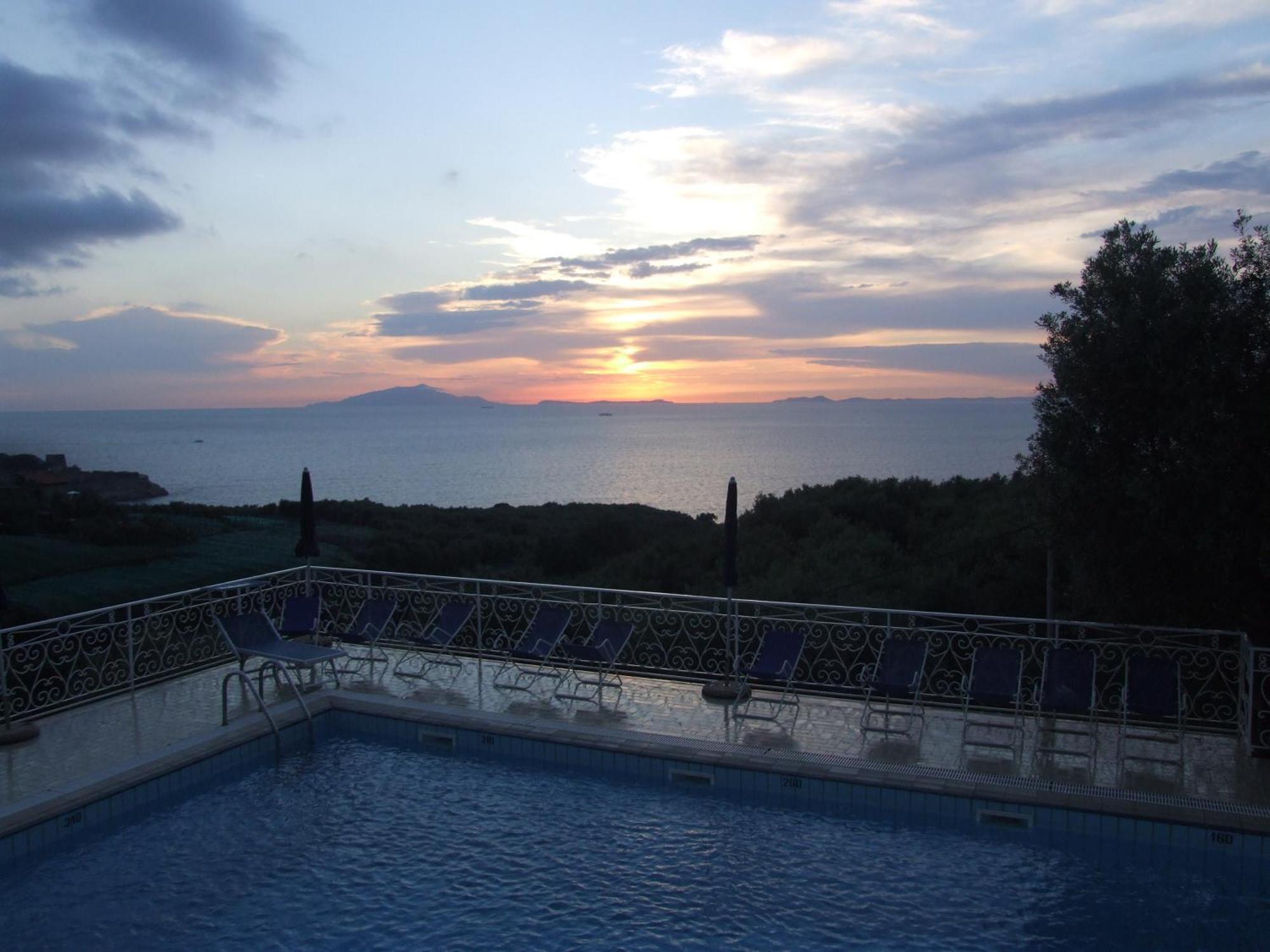 Dania Sorrento
