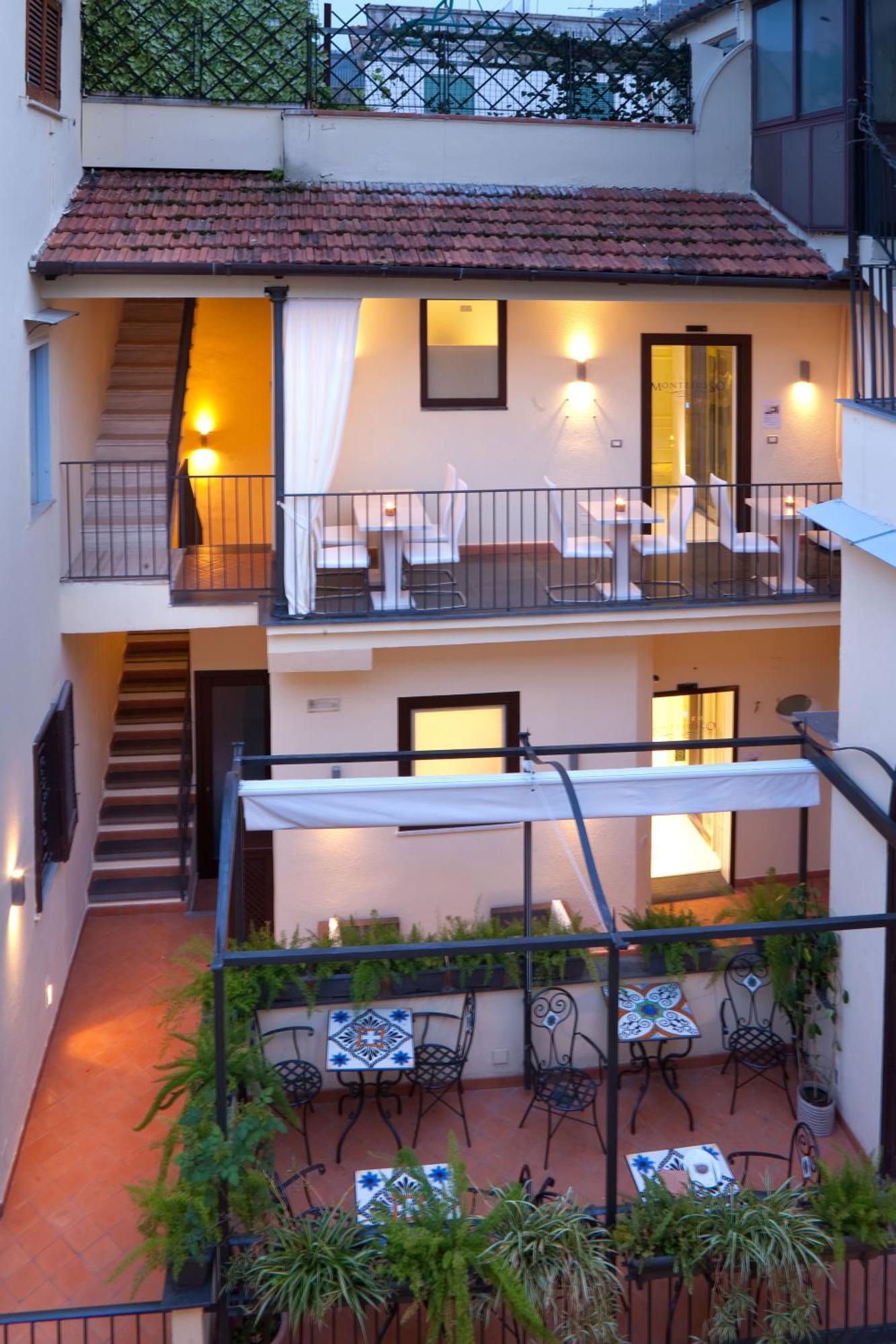 Guest house Palazzo Montefusco 4*