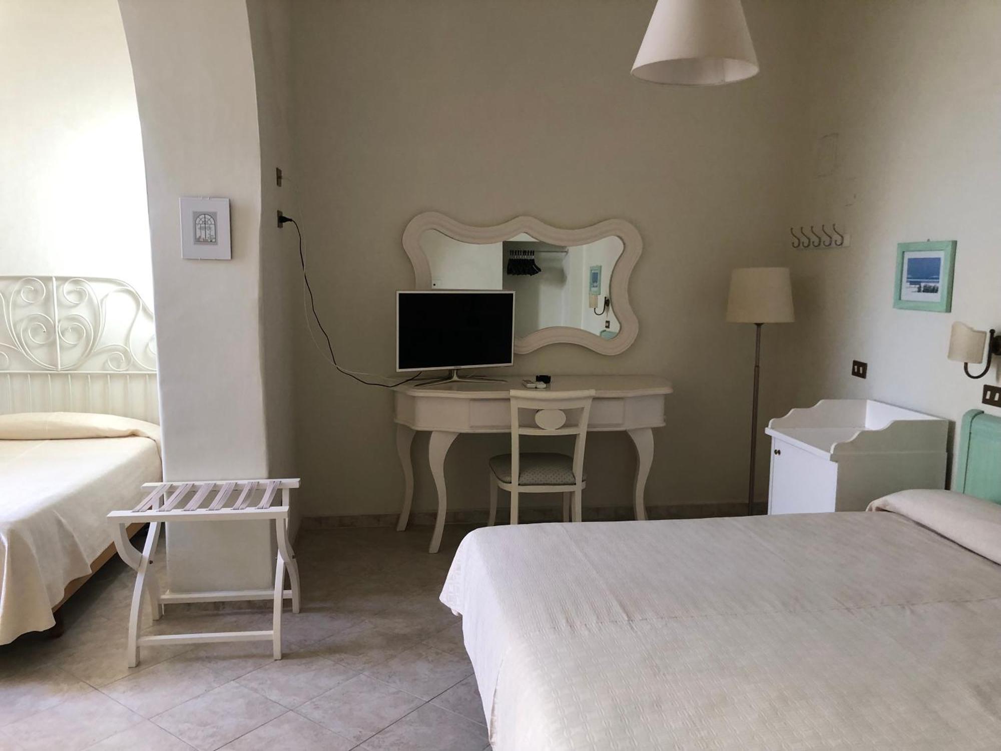 Dania Hotel 3*