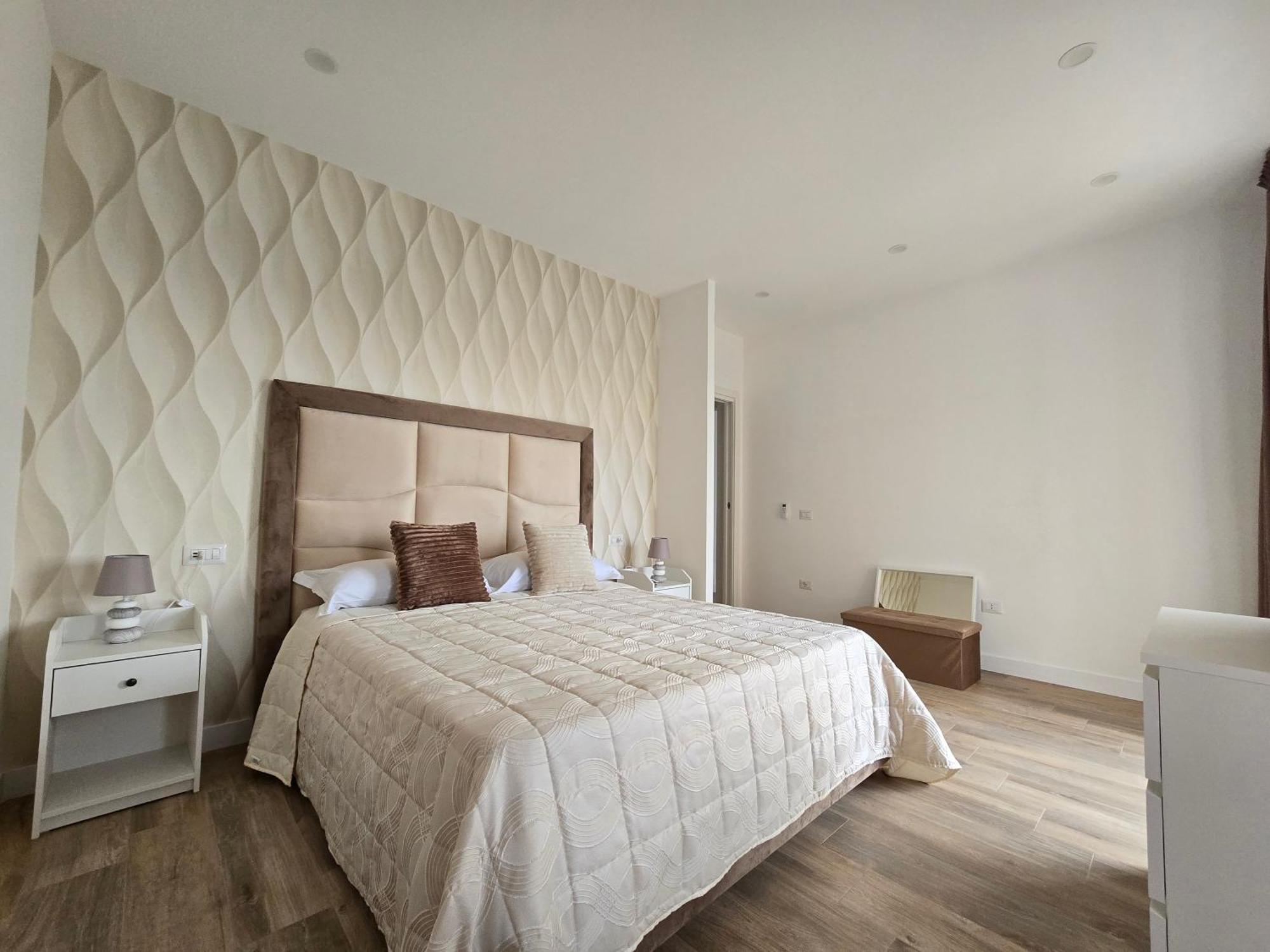 Nonno Angelo - 4 Bedrooms With Free Parking & Seaview Balcony