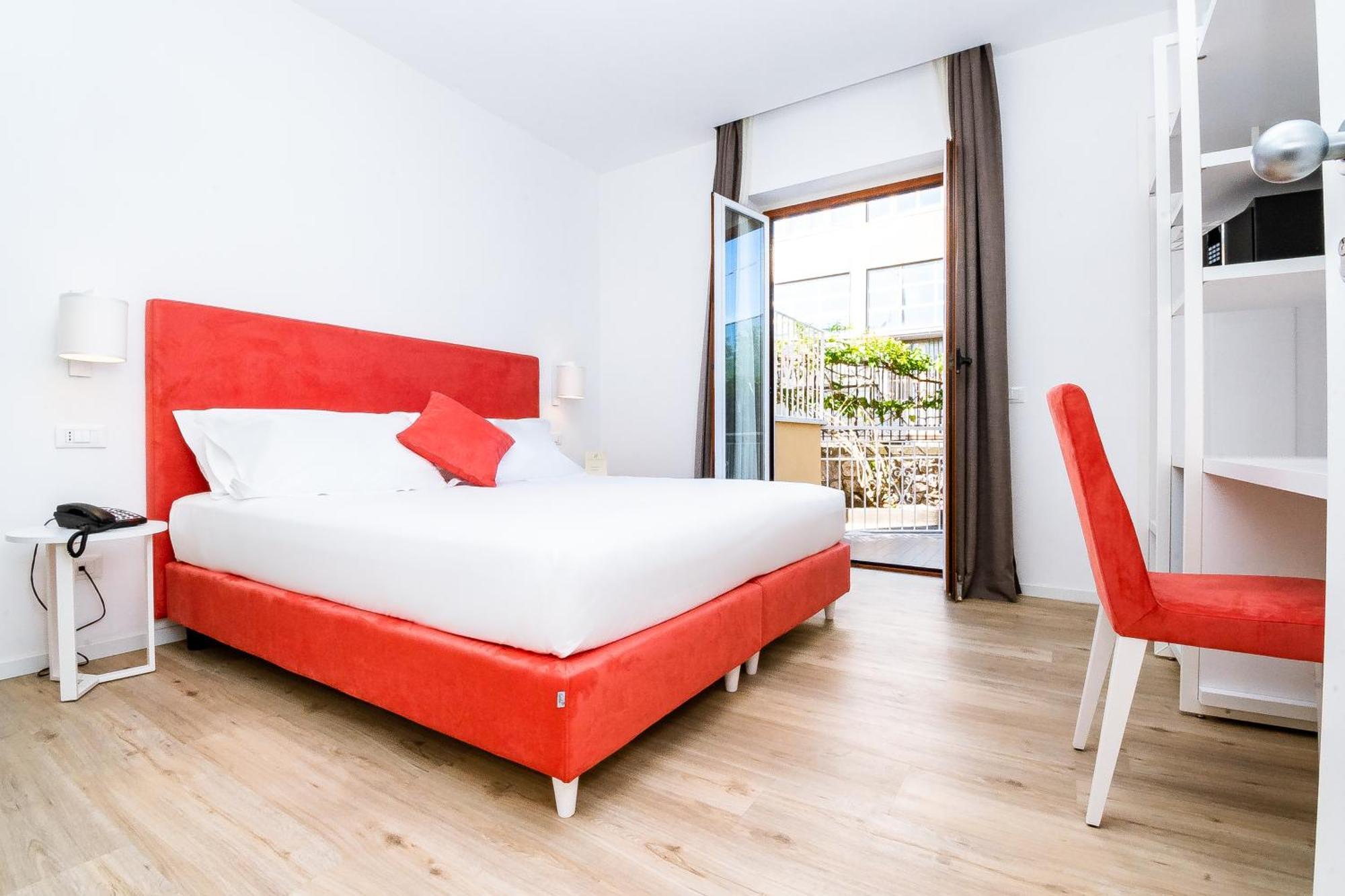 Isabella Hotel 4*