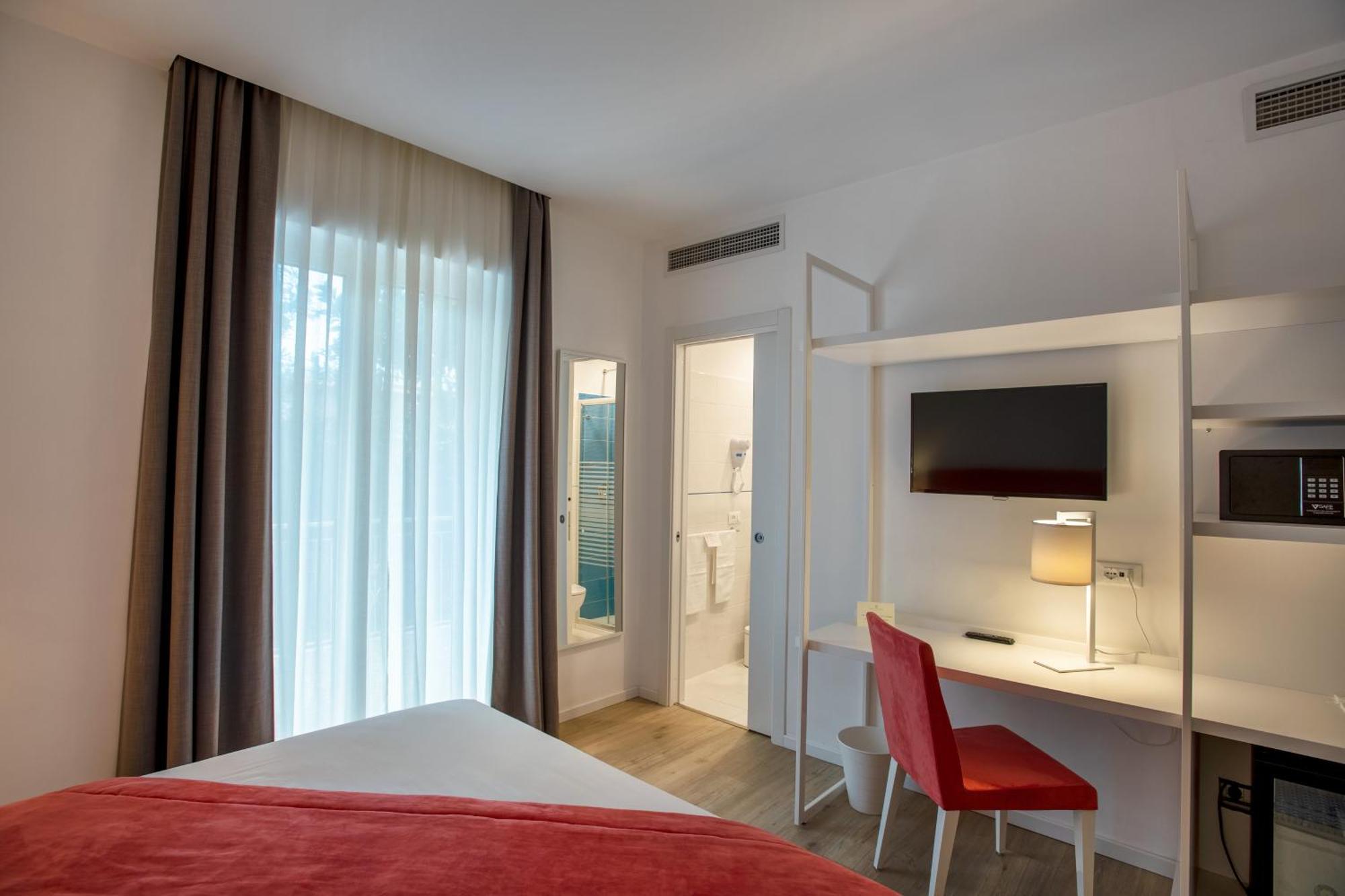 Isabella Hotel 4*