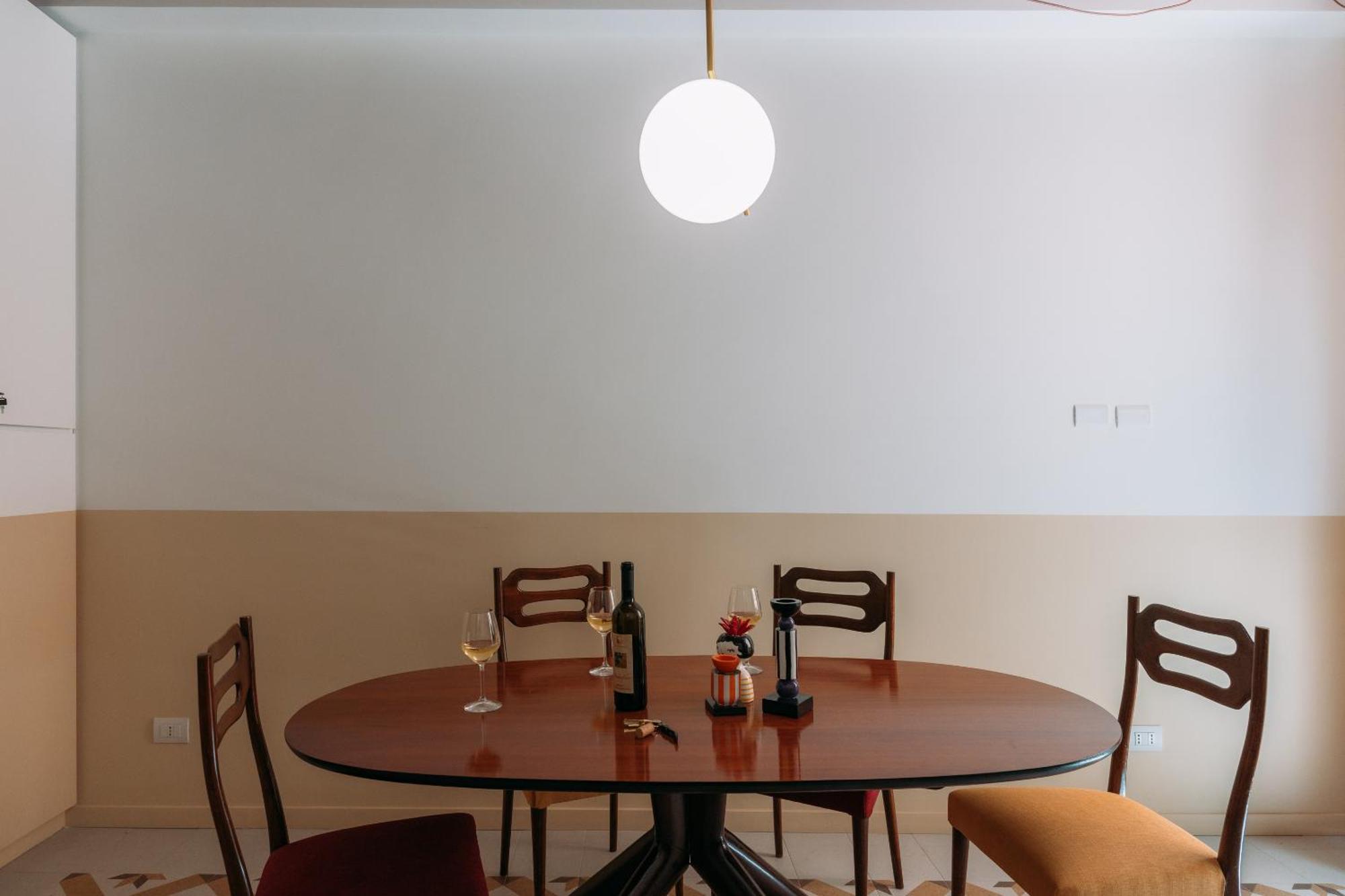 Flat 13 Apartment *