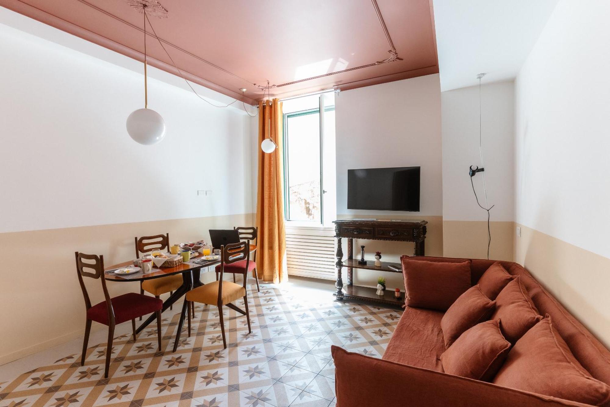 Apartment Flat 13 *