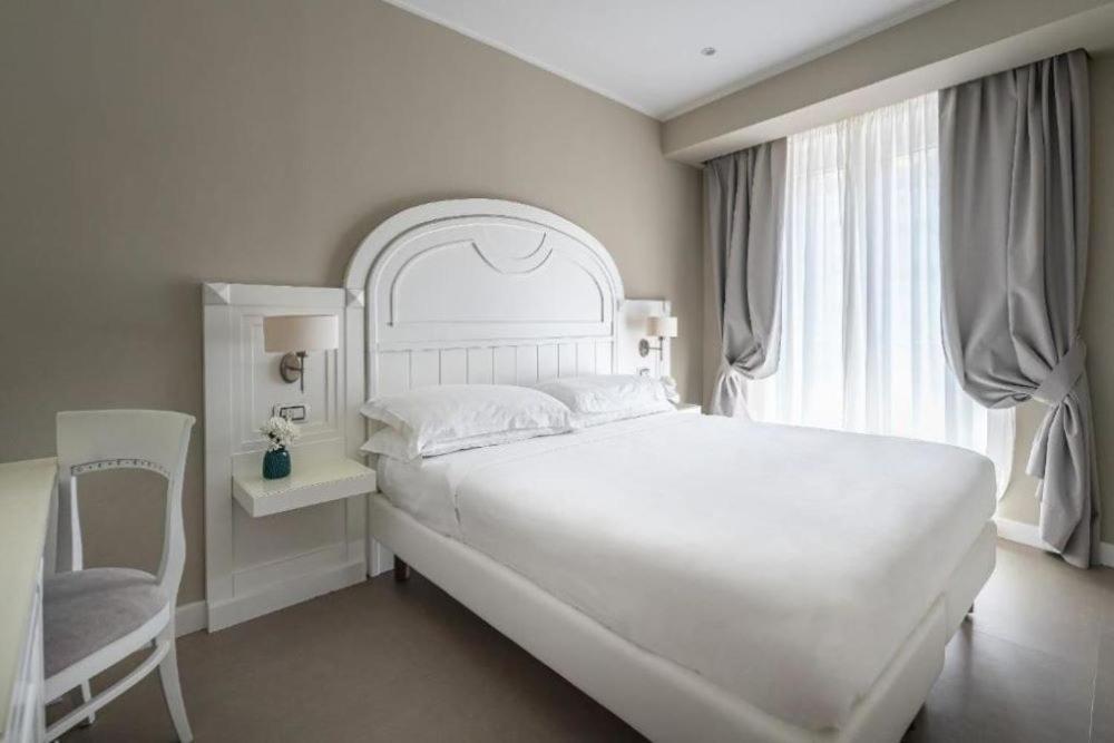 Capri Hotel 4*