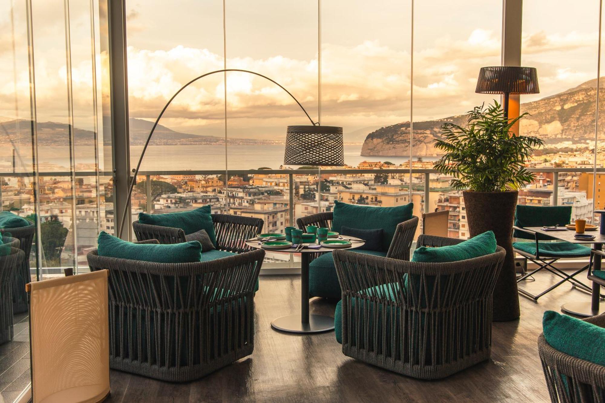 Hilton Palace 4*
