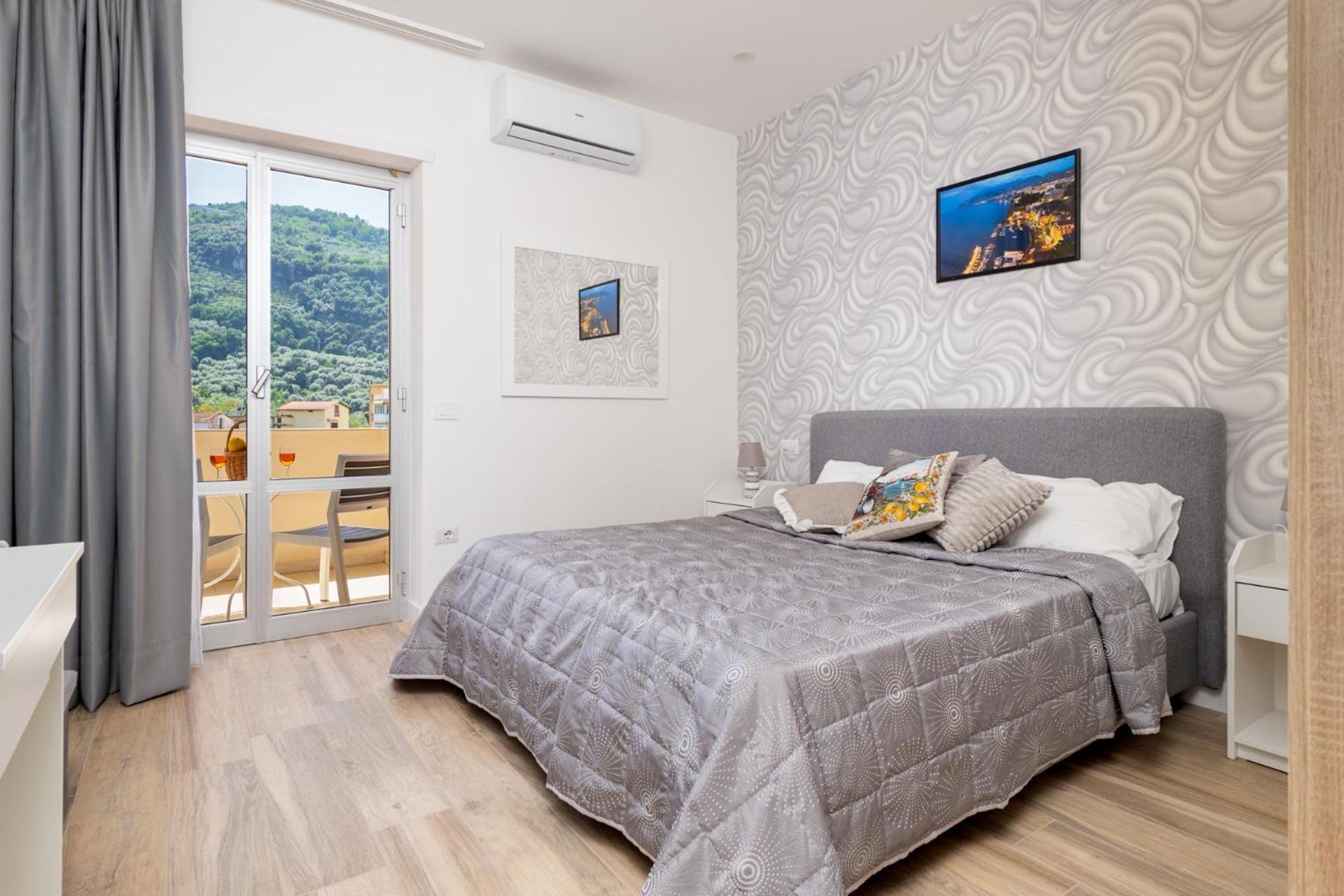 Apartment Nonno Angelo - 4 Bedrooms With Free Parking & Seaview Balcony Sorrento