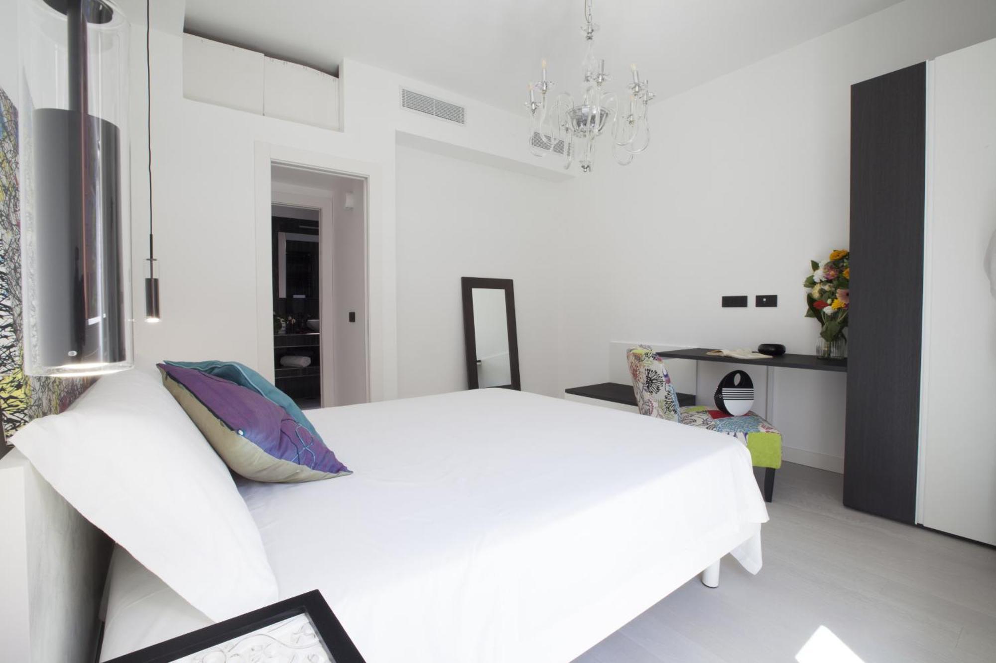 Apartment Amore - Live