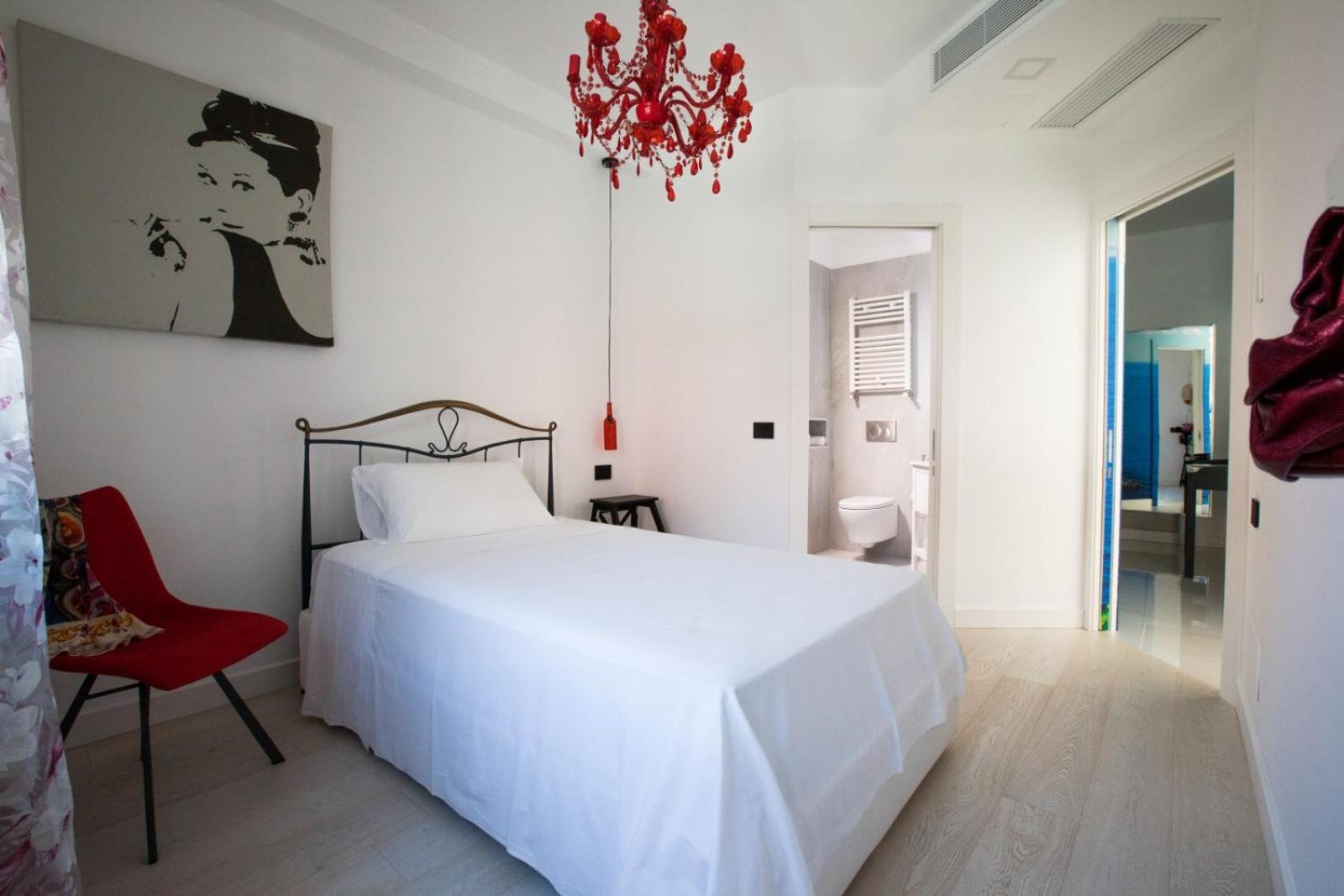 Apartment Amore - Live