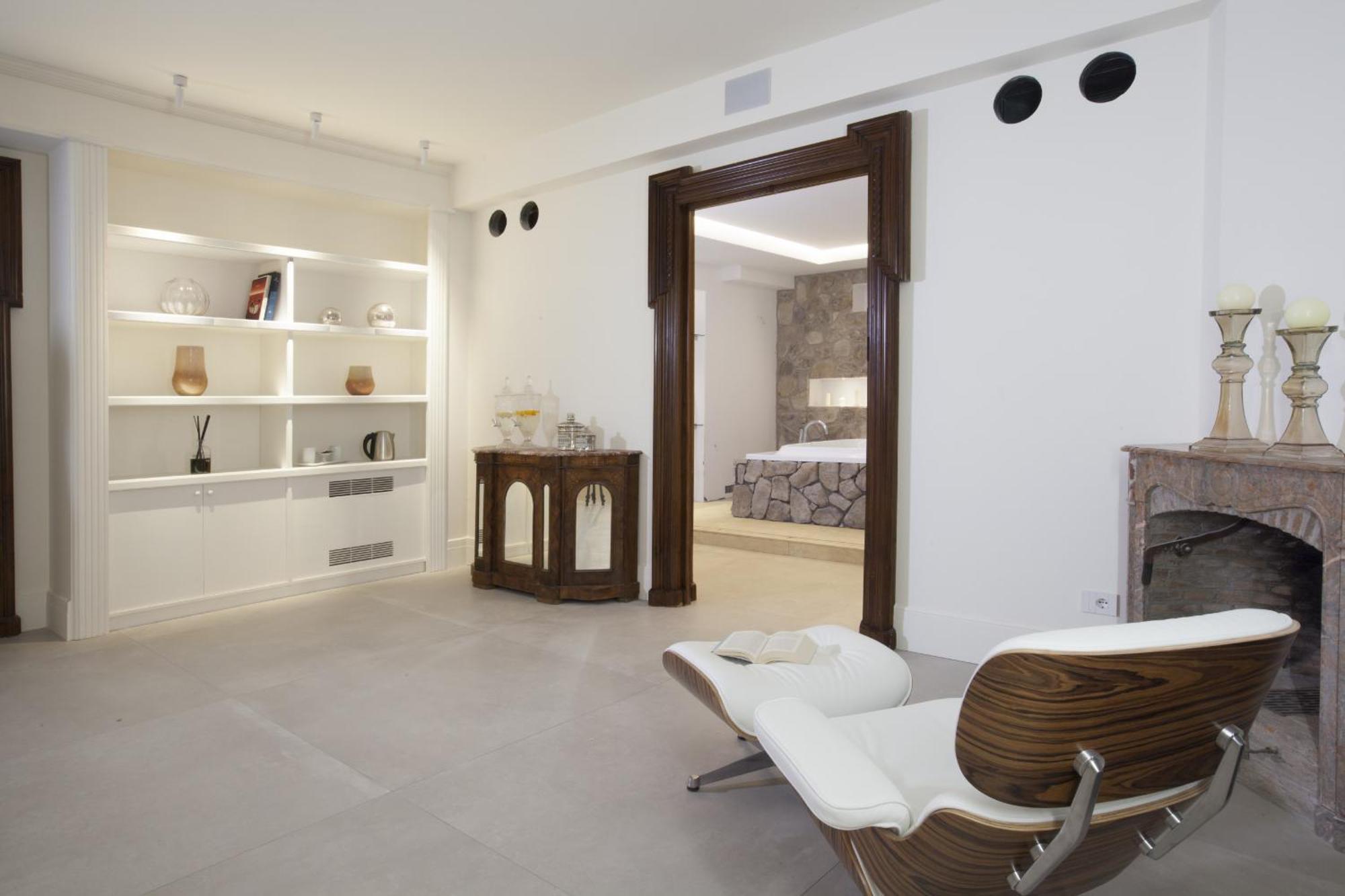 - Ebe Villa *
