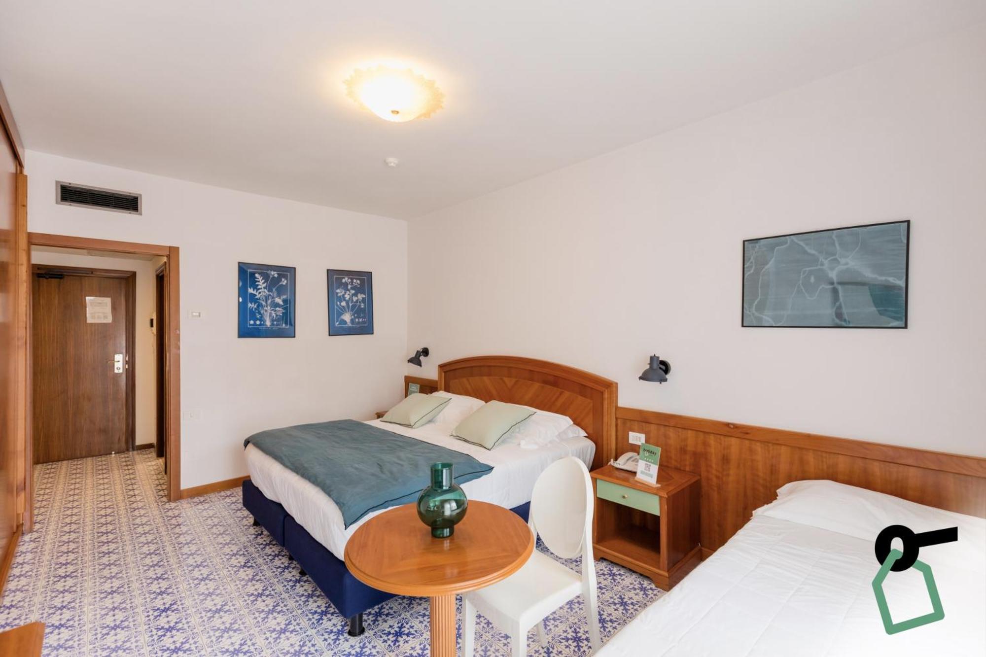 Hotel Hotiday Collection -