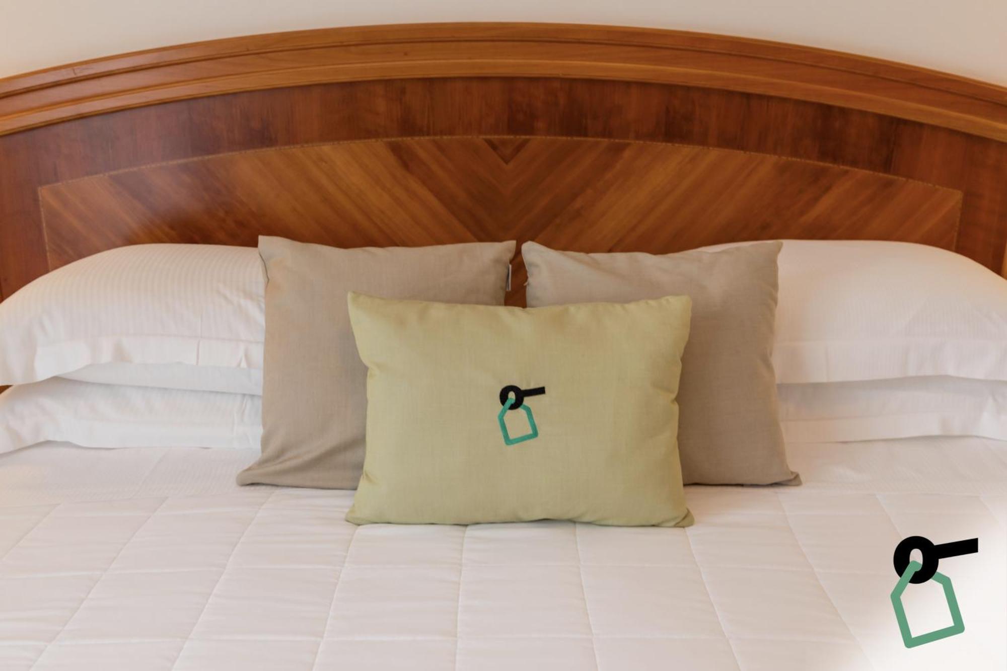 Hotel Hotiday Collection -