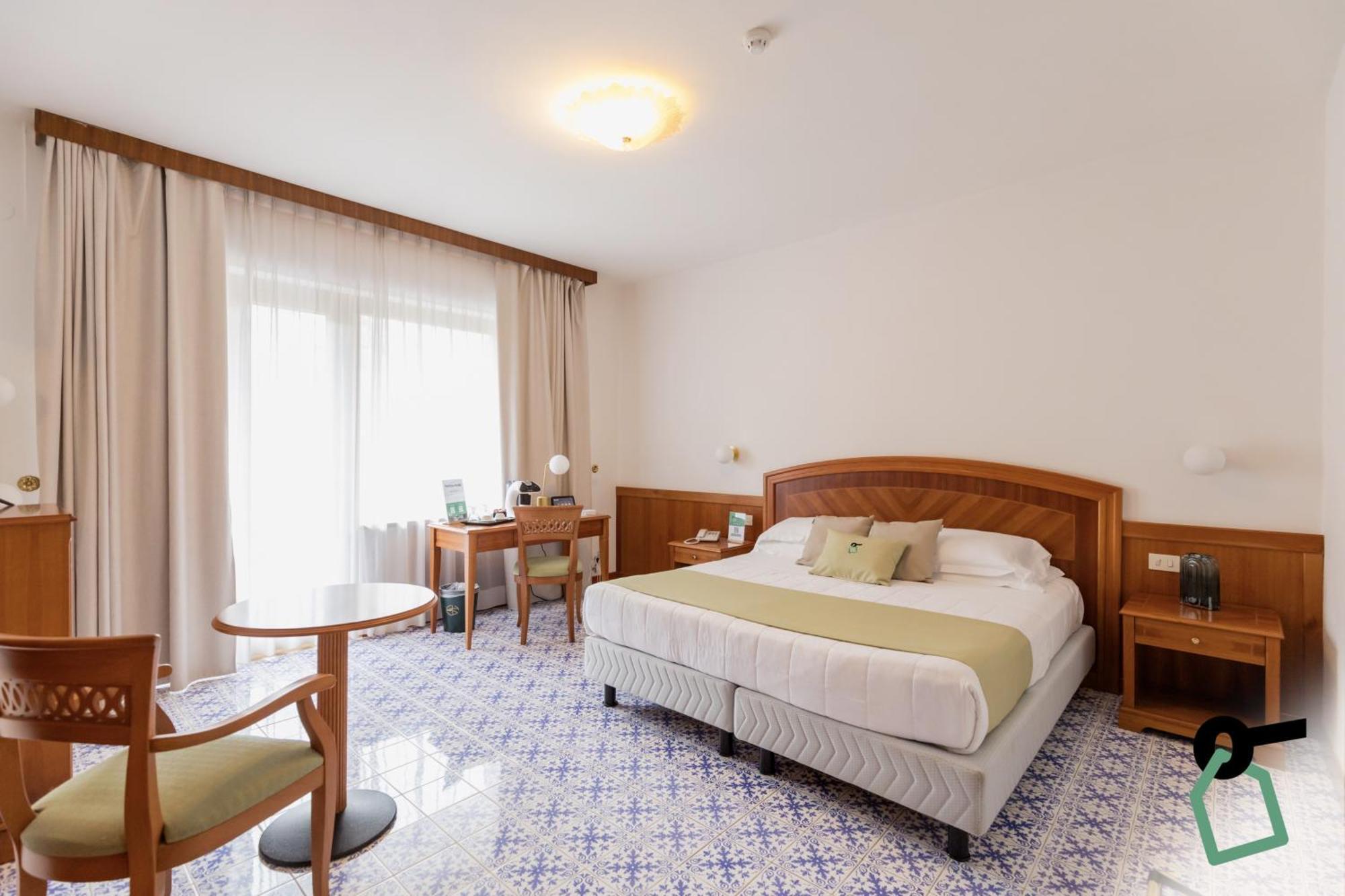 Hotiday Collection - Hotel 4*