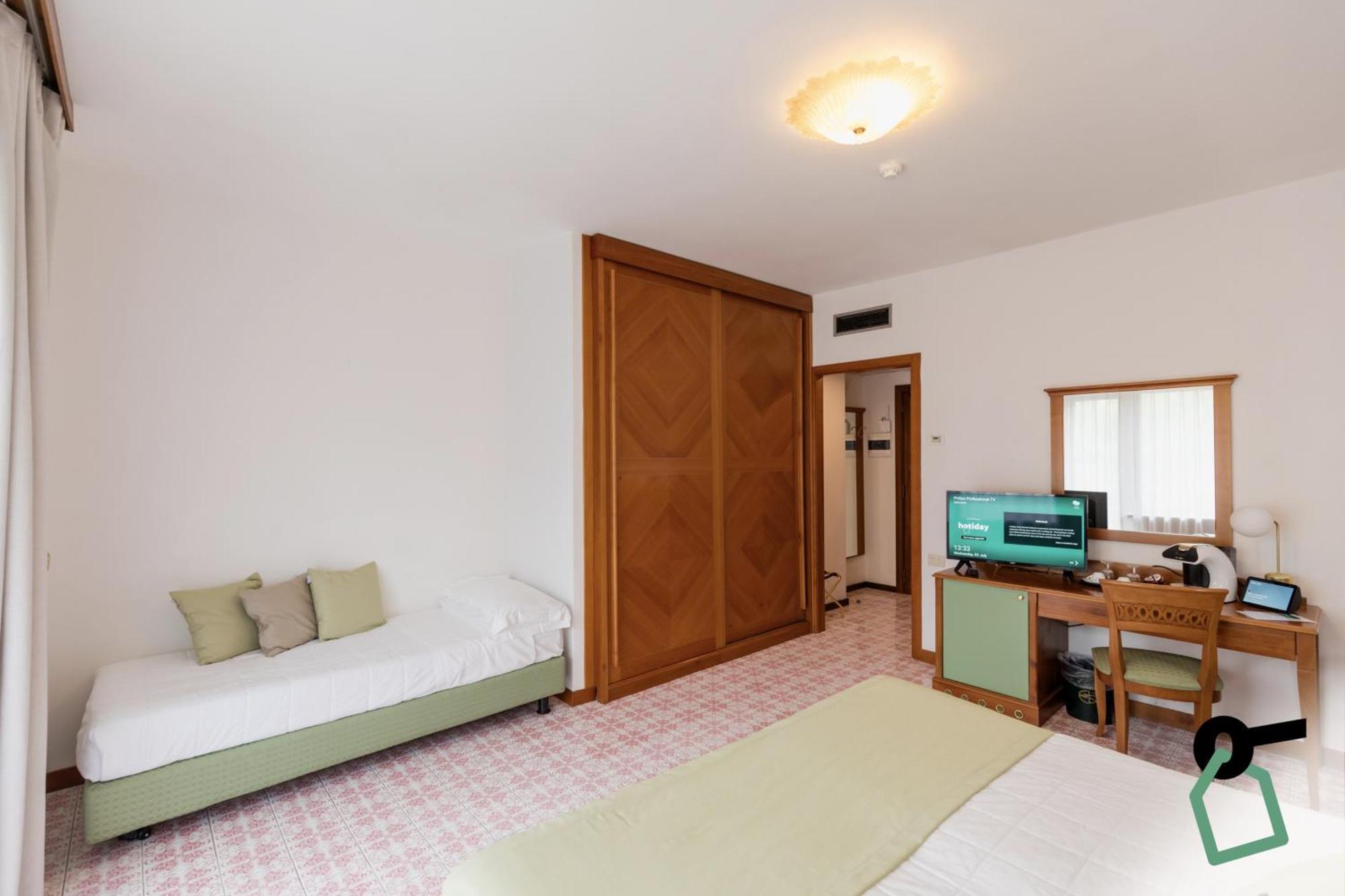 Hotel Hotiday Collection -