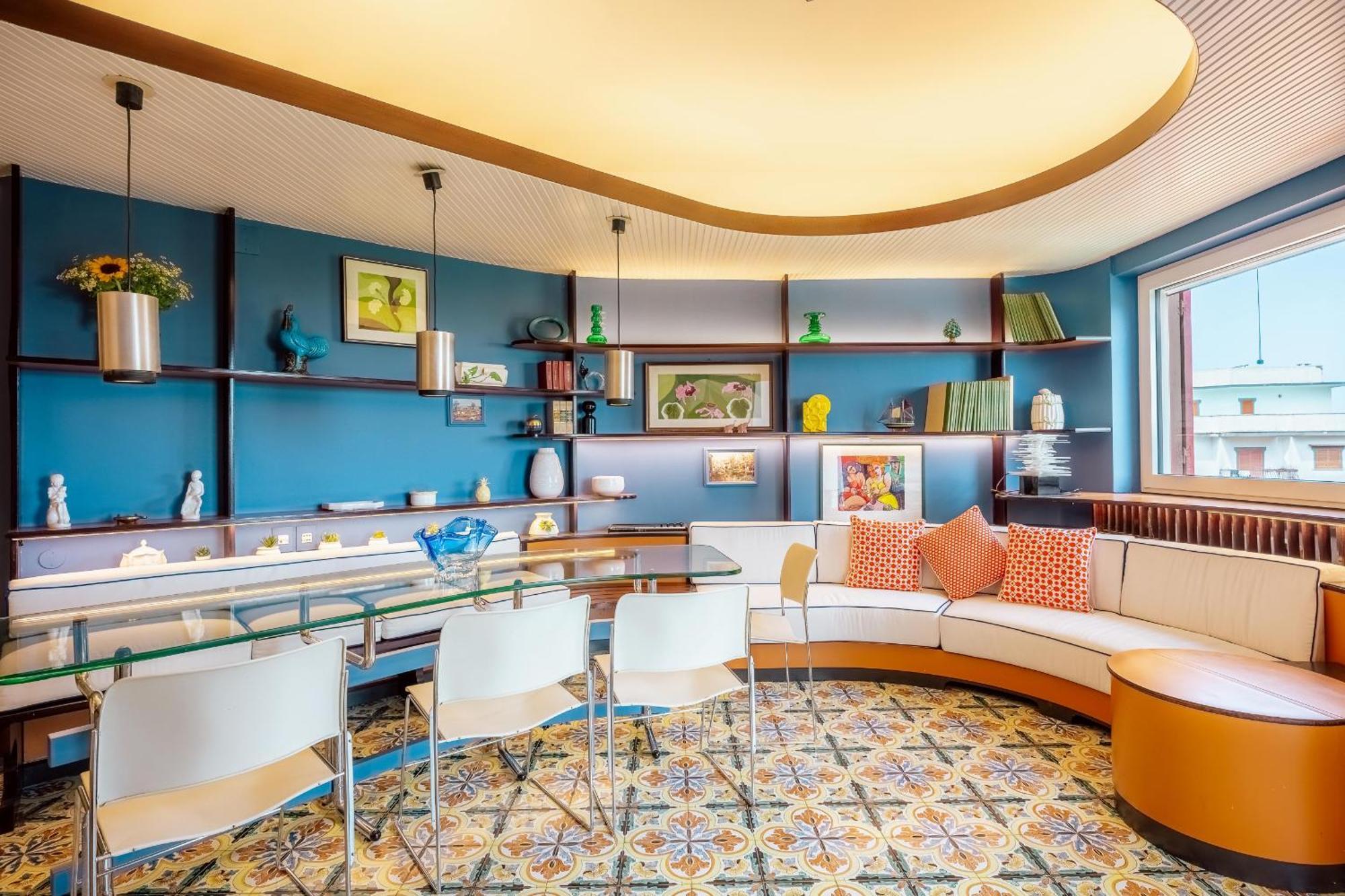 Apartment Round House *