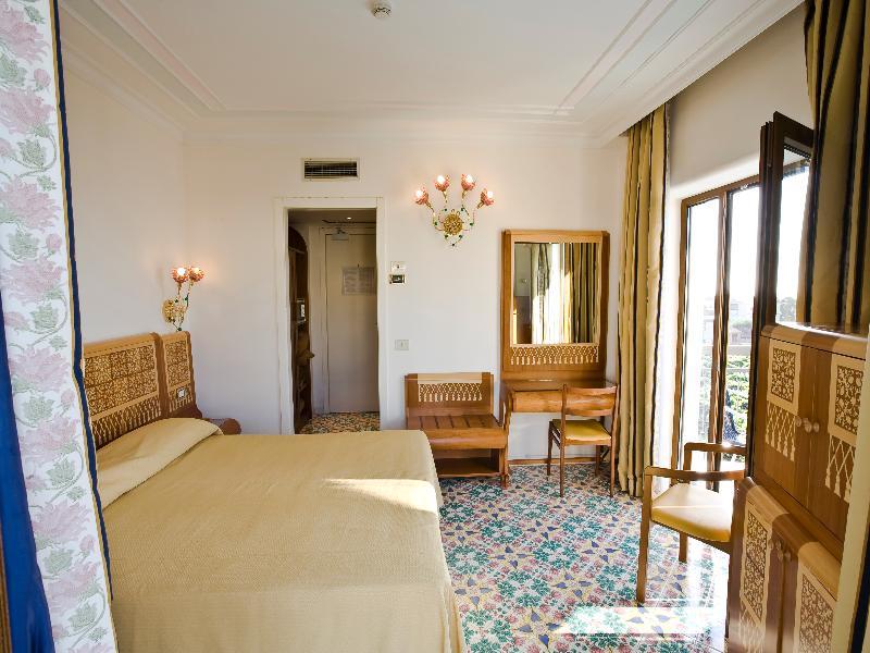 Grand Flora Hotel