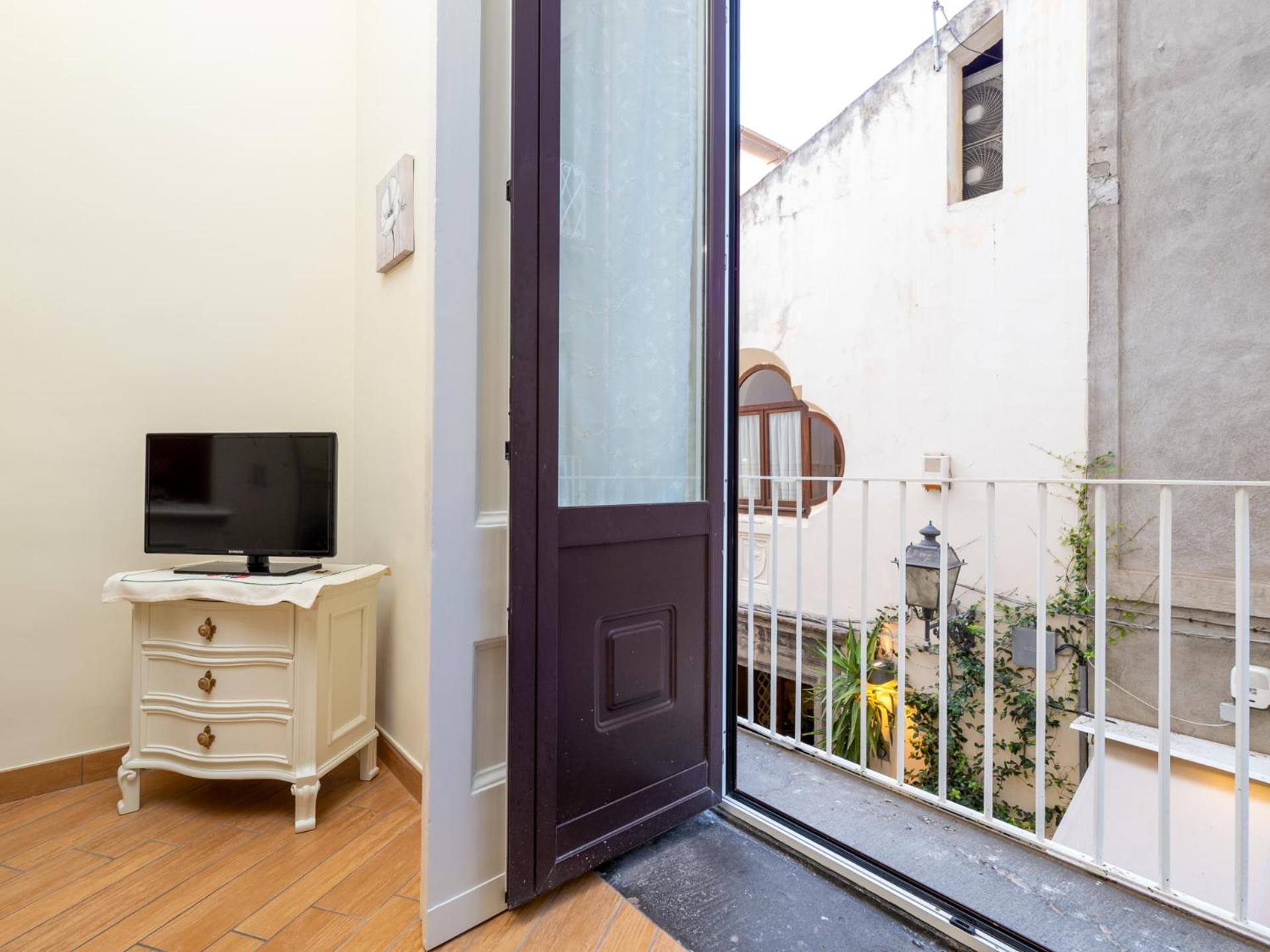 Maya Old Town Apartment