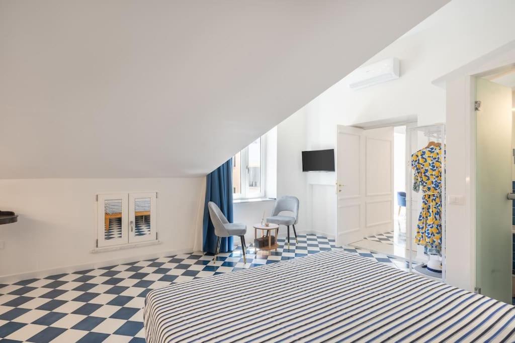 Sorrentovibes - Exclusive New In Center For Families