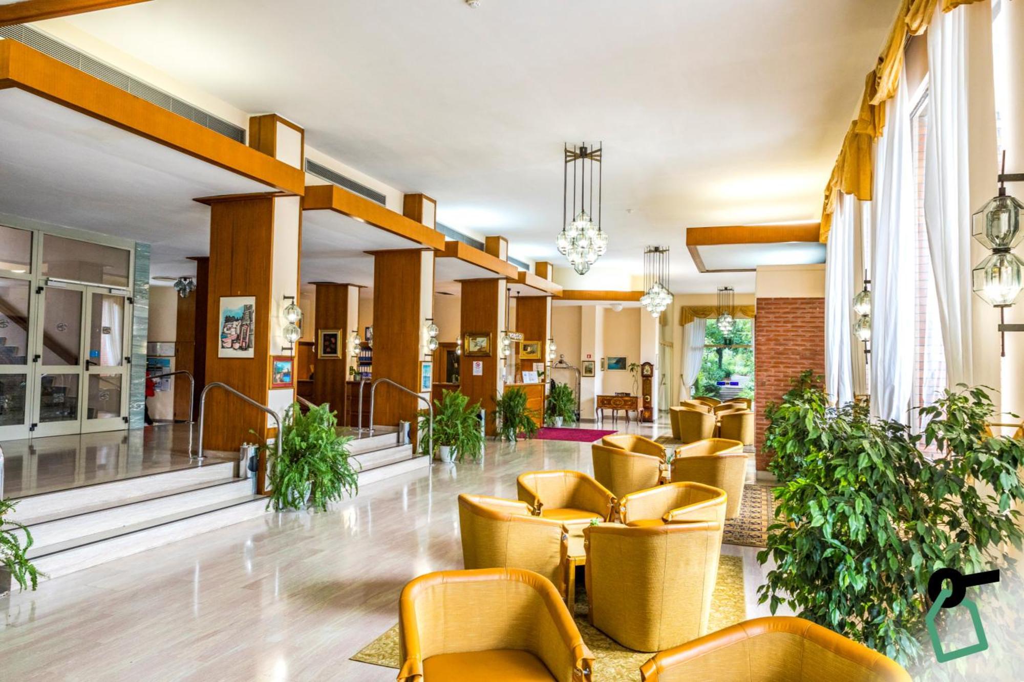 Hotel Hotiday Collection -