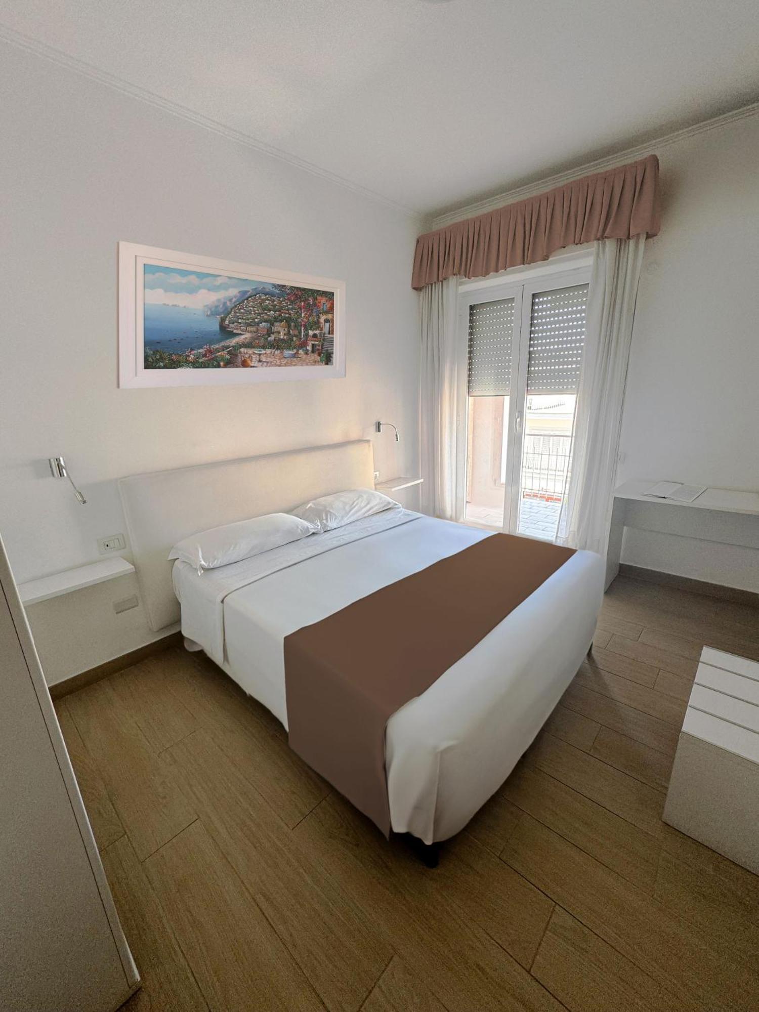 Linda Hotel *