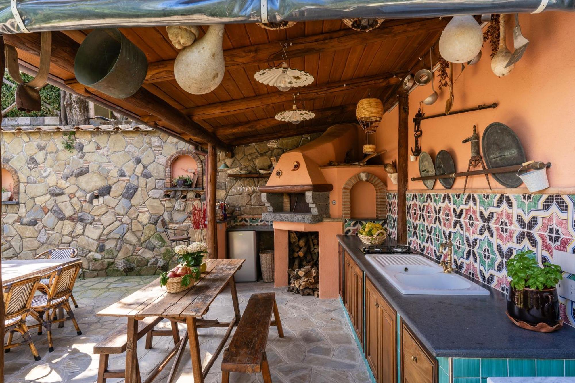 Caruso Private Heated Pool & Sea View