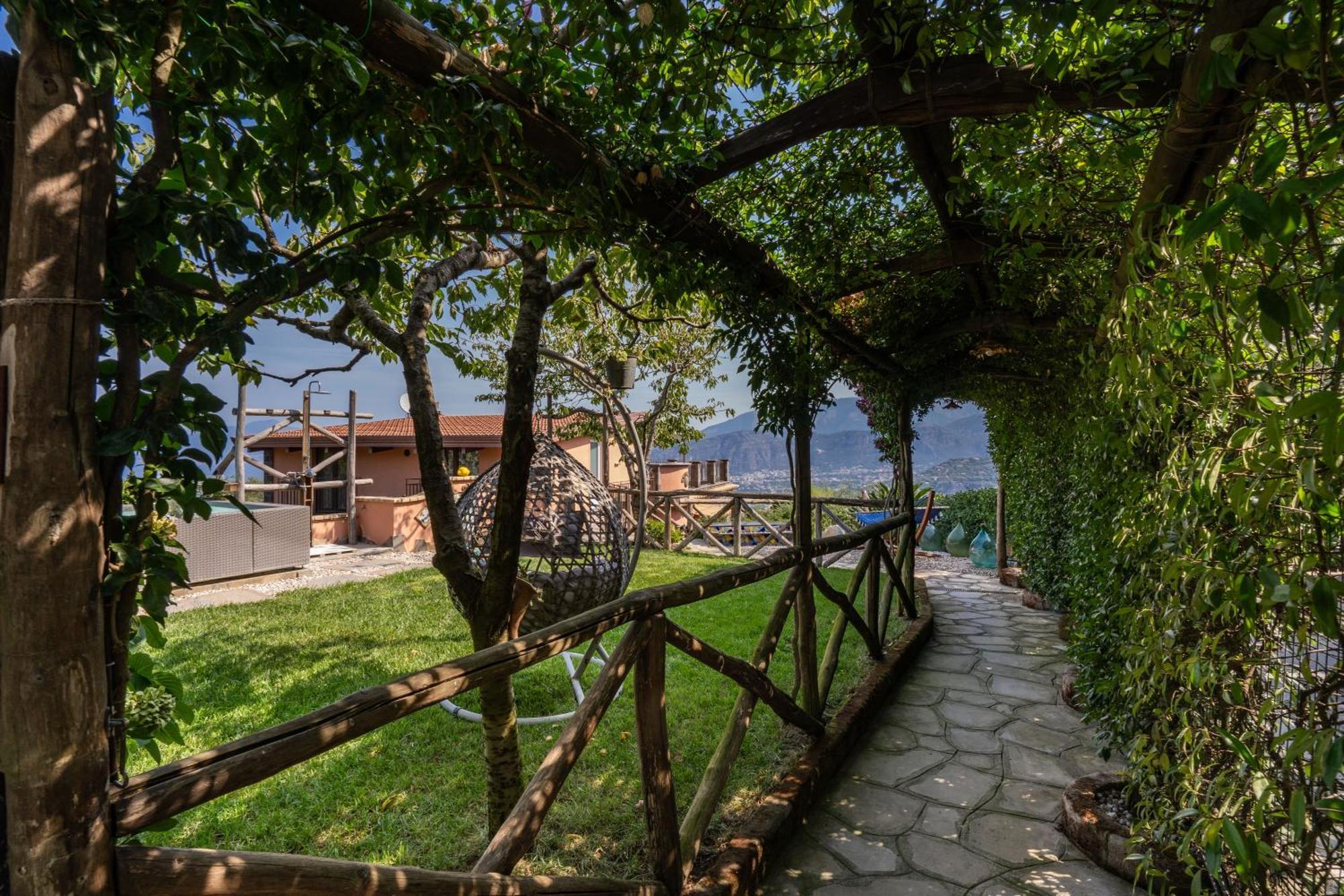 Caruso Private Heated Pool & Sea View