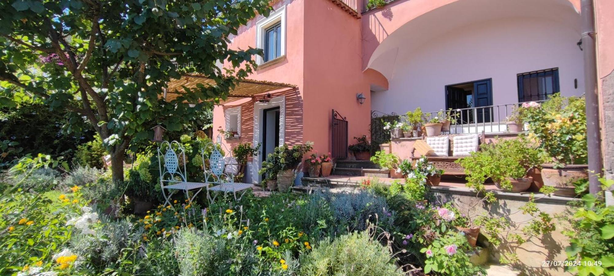Bed & Breakfast Lally's Garden *