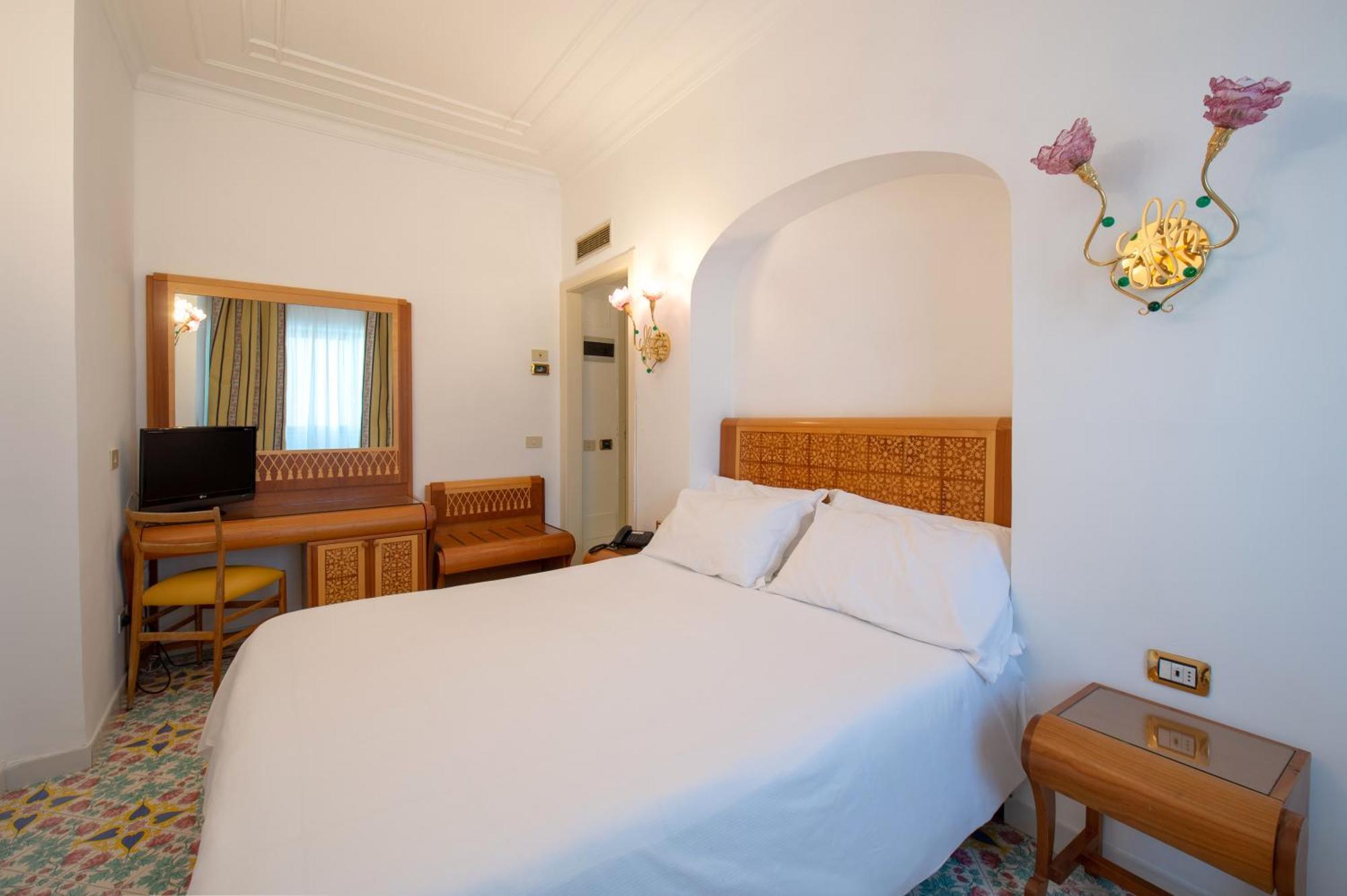 Grand Flora Hotel 4*