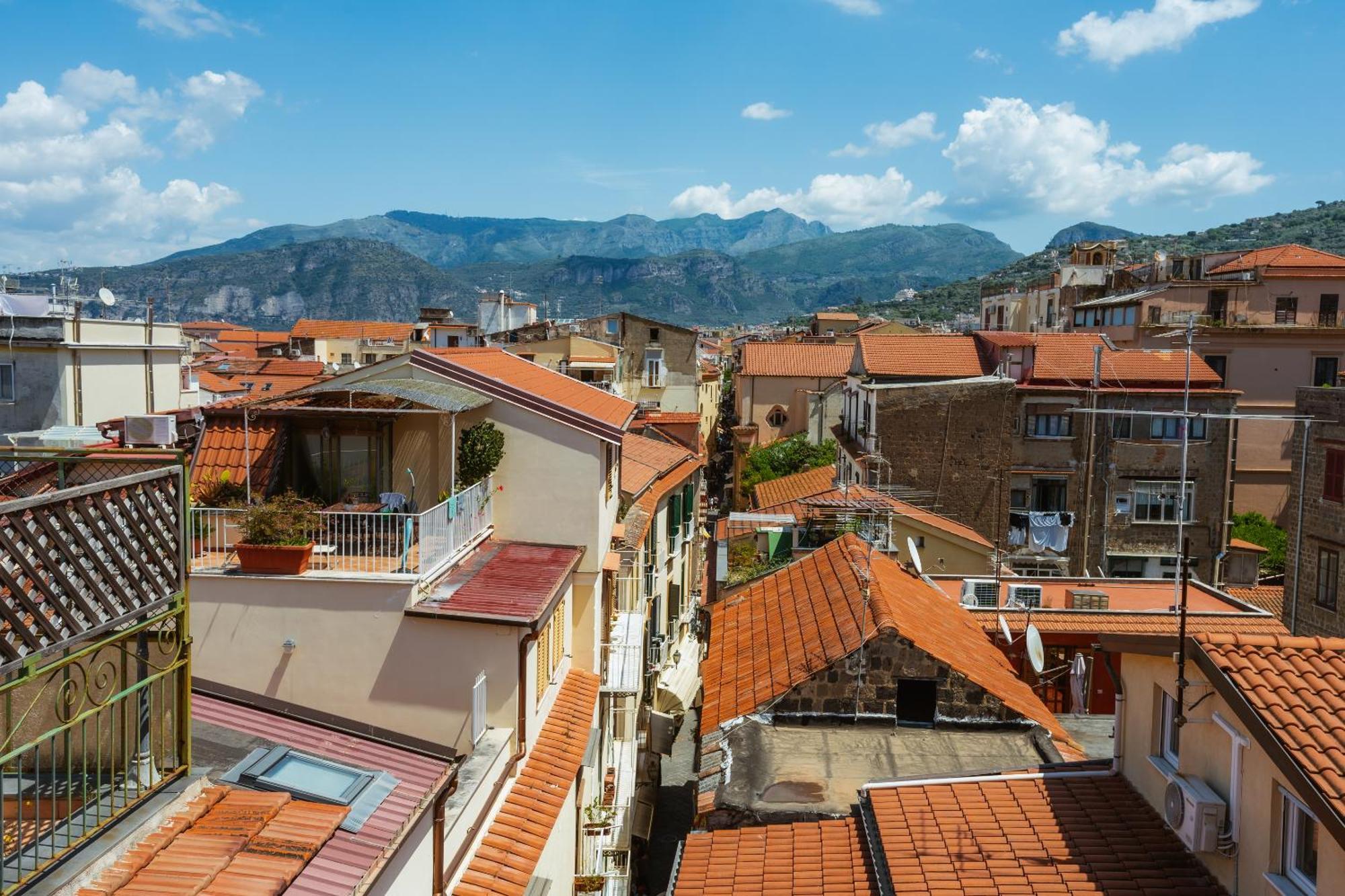 Realty Holidays - The House In The Center * Sorrento
