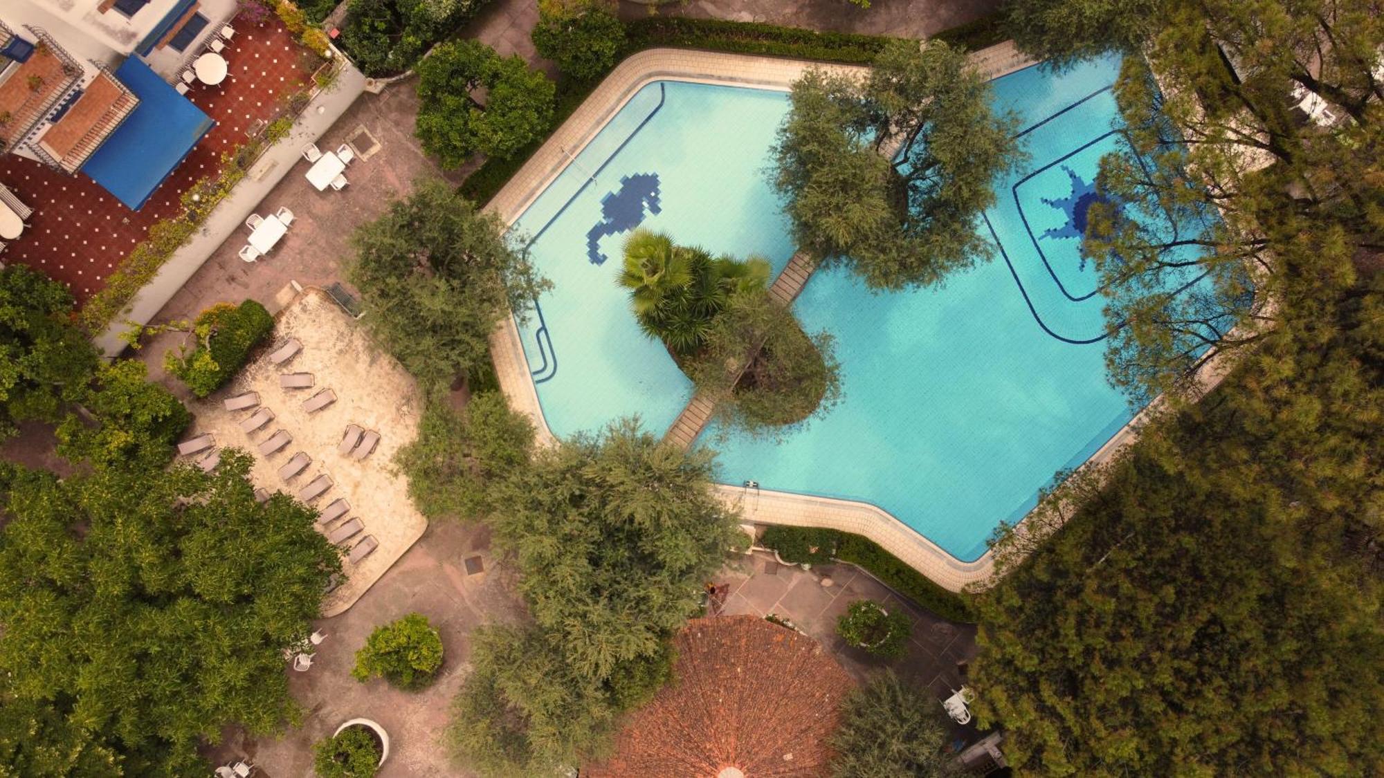 Sweetness & Pool * Sorrento