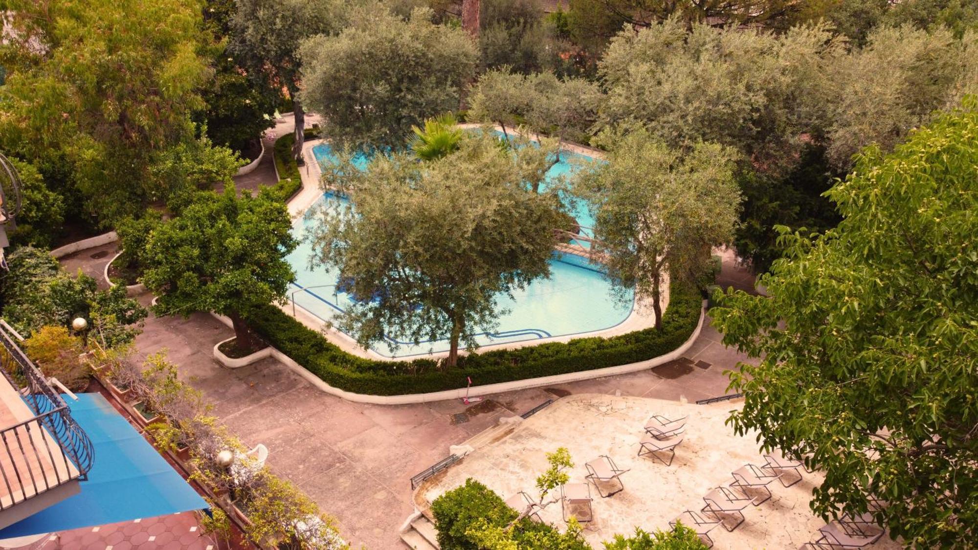 Sweetness & Pool Apartment