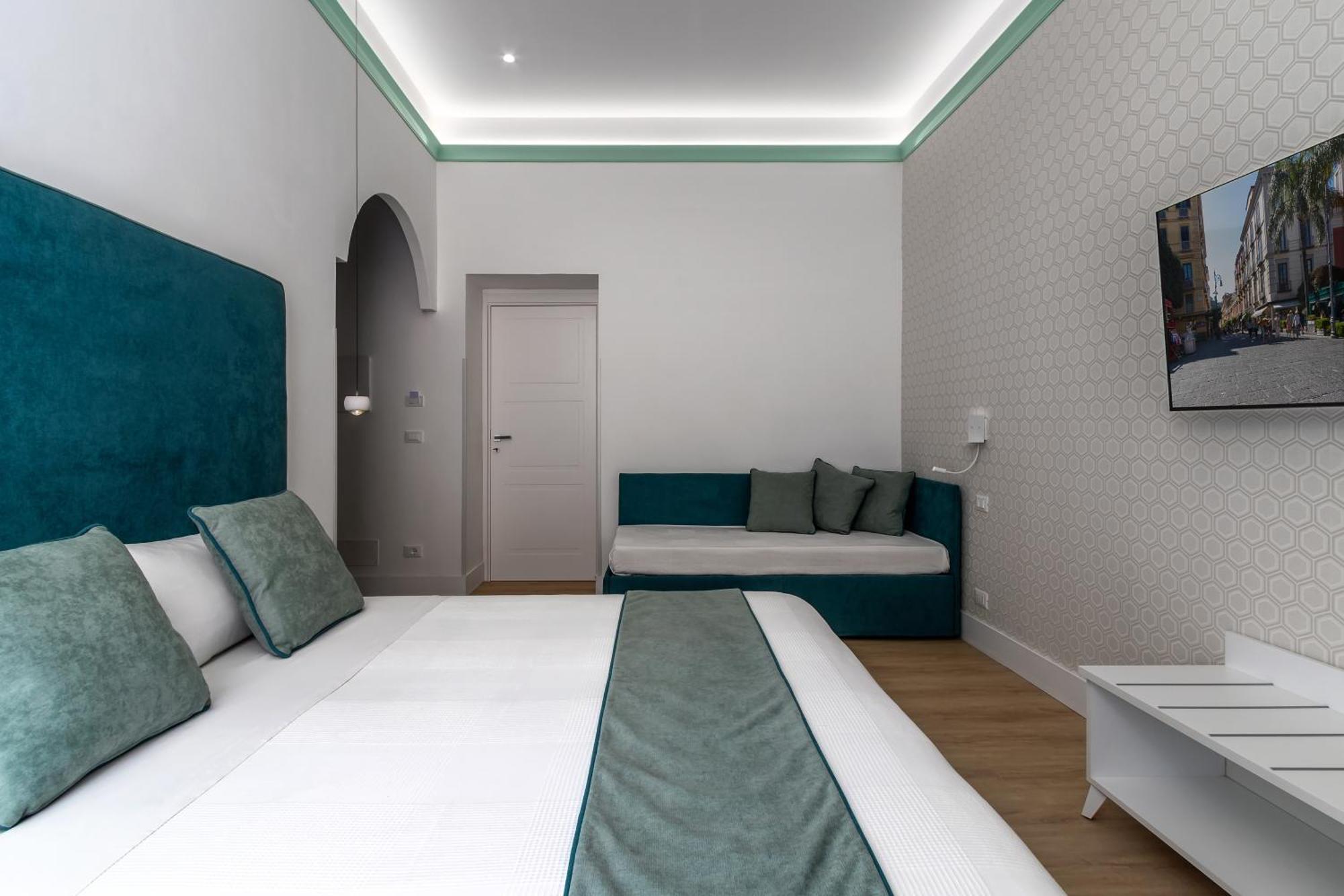 Lovelia: Square Lovely Bed & Breakfast