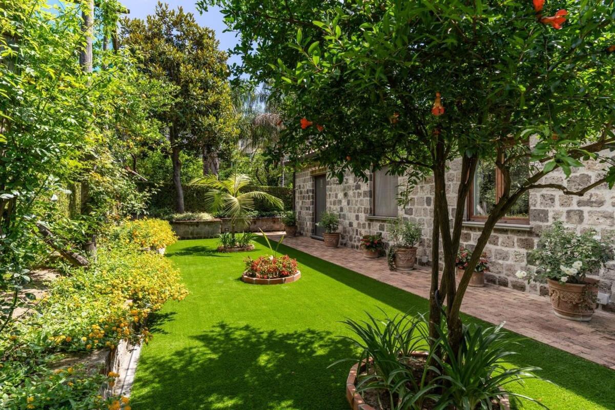 Romantic Garden Villa Sorrento