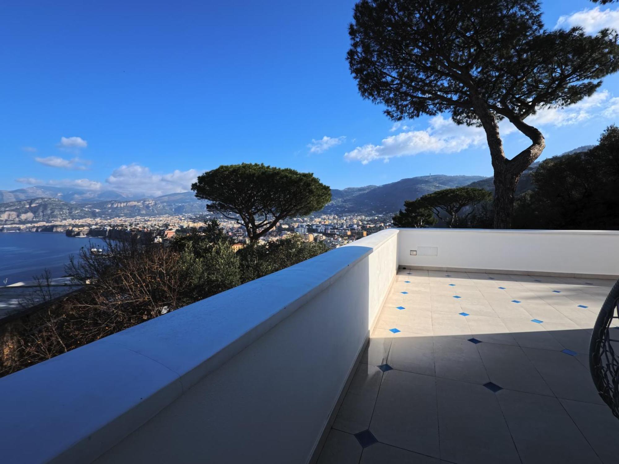 Coralia Sorrento