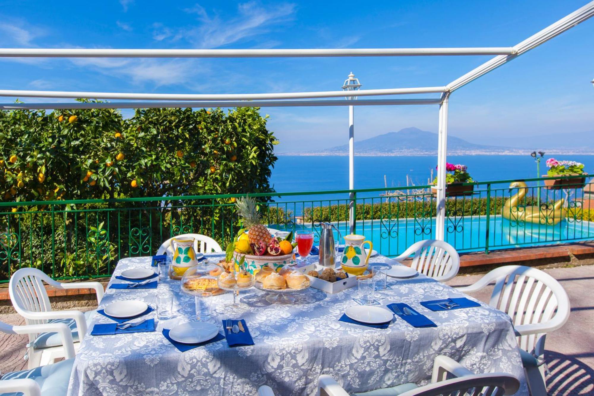 Luisa Jacuzzi And Pool Villa Sorrento