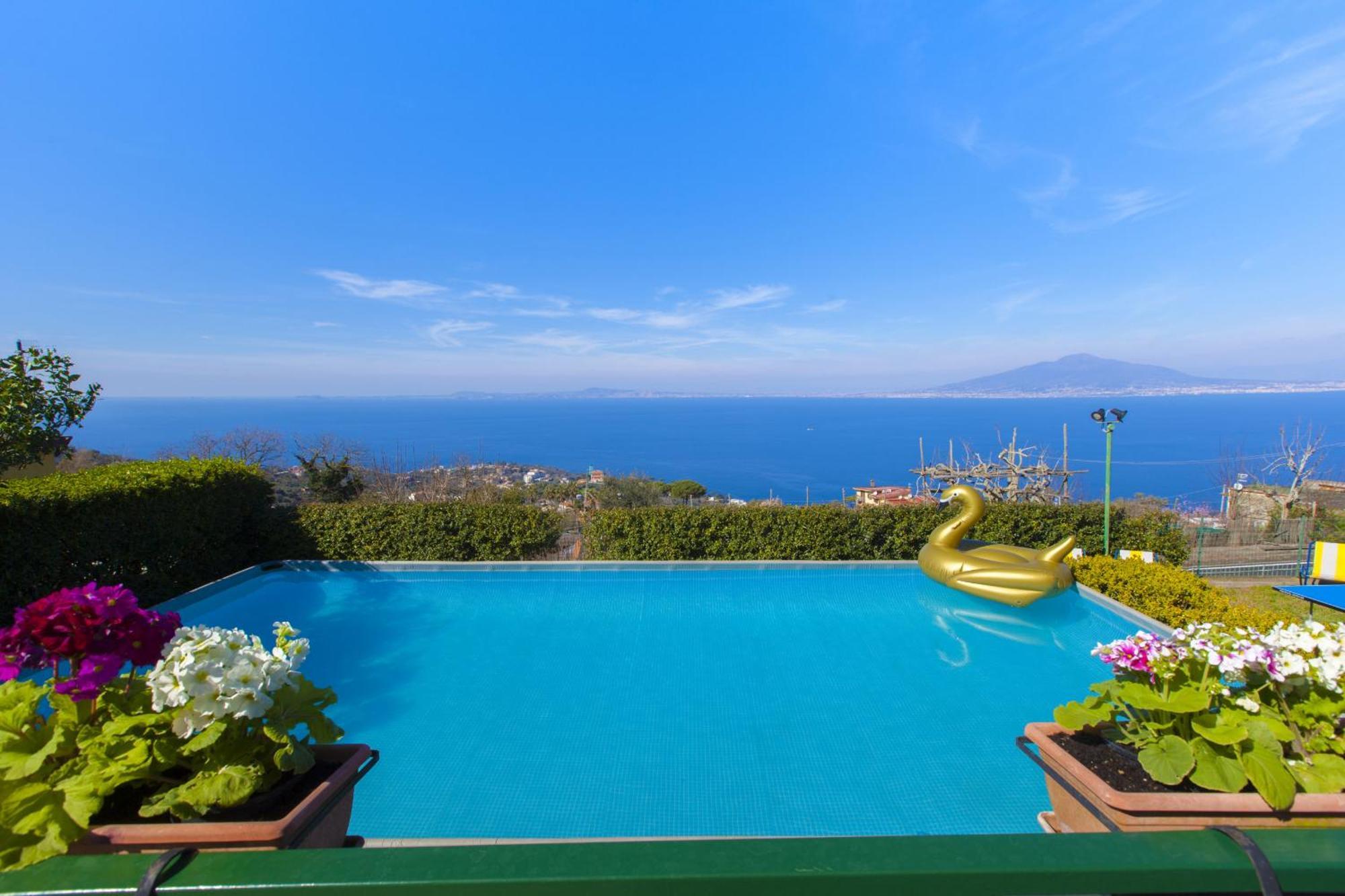 Luisa Jacuzzi And Pool Villa Sorrento