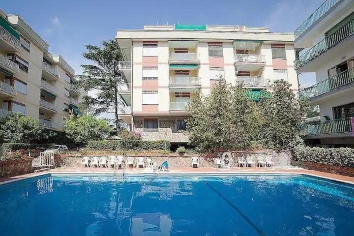 Apartment & Pool 2 *