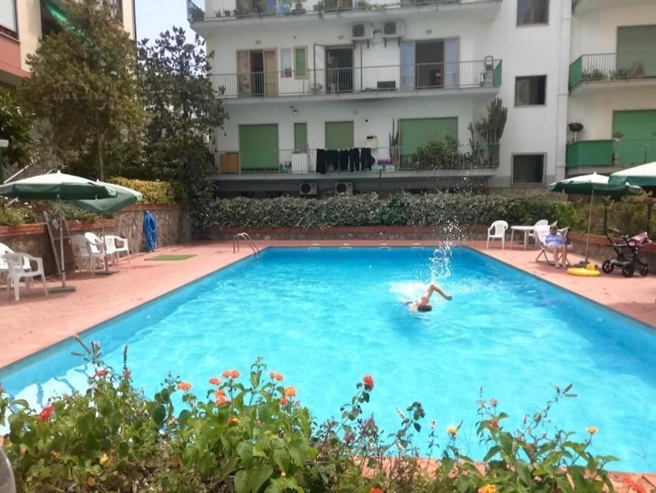 & Pool 2 *