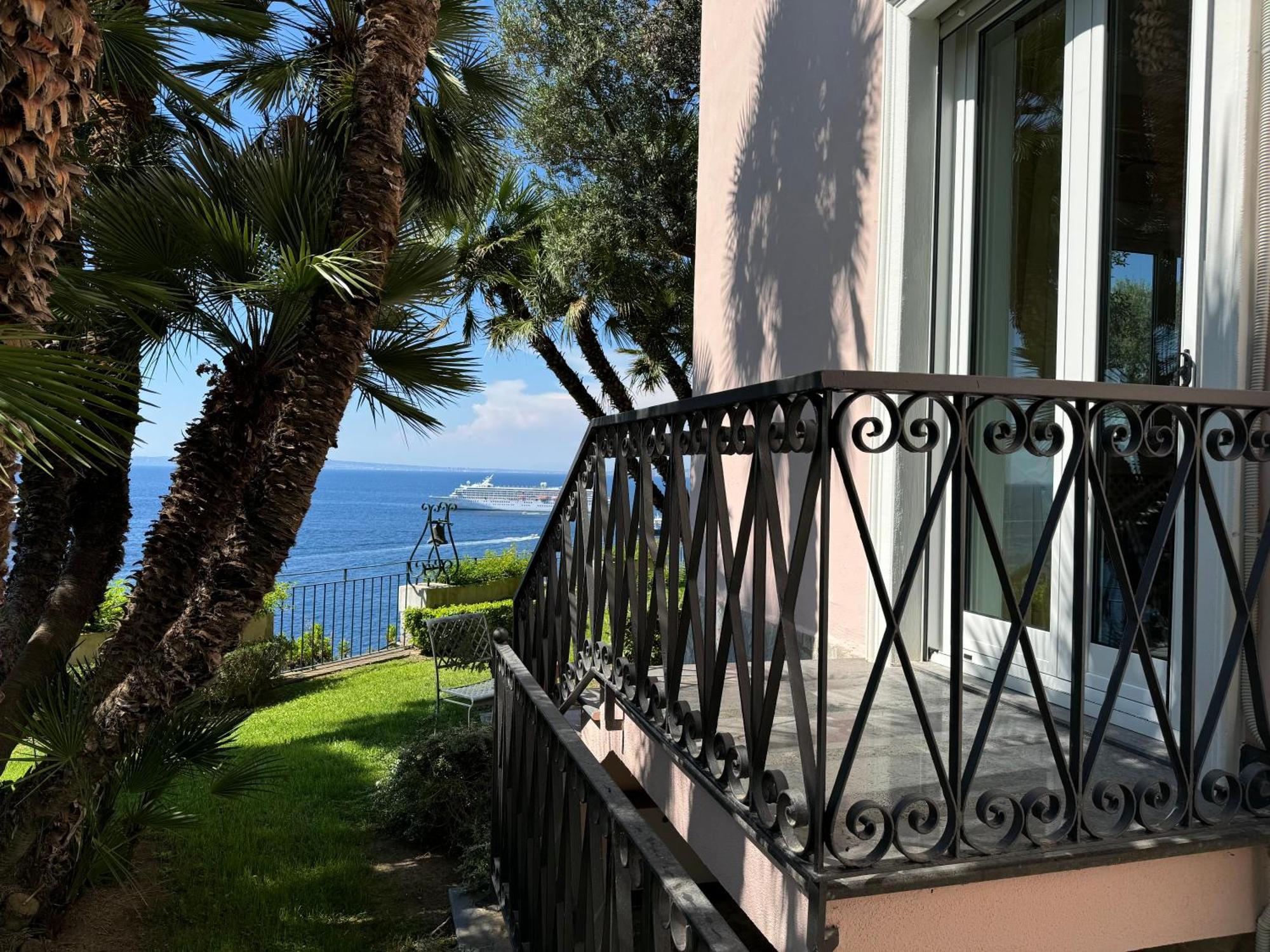 Saran Villa