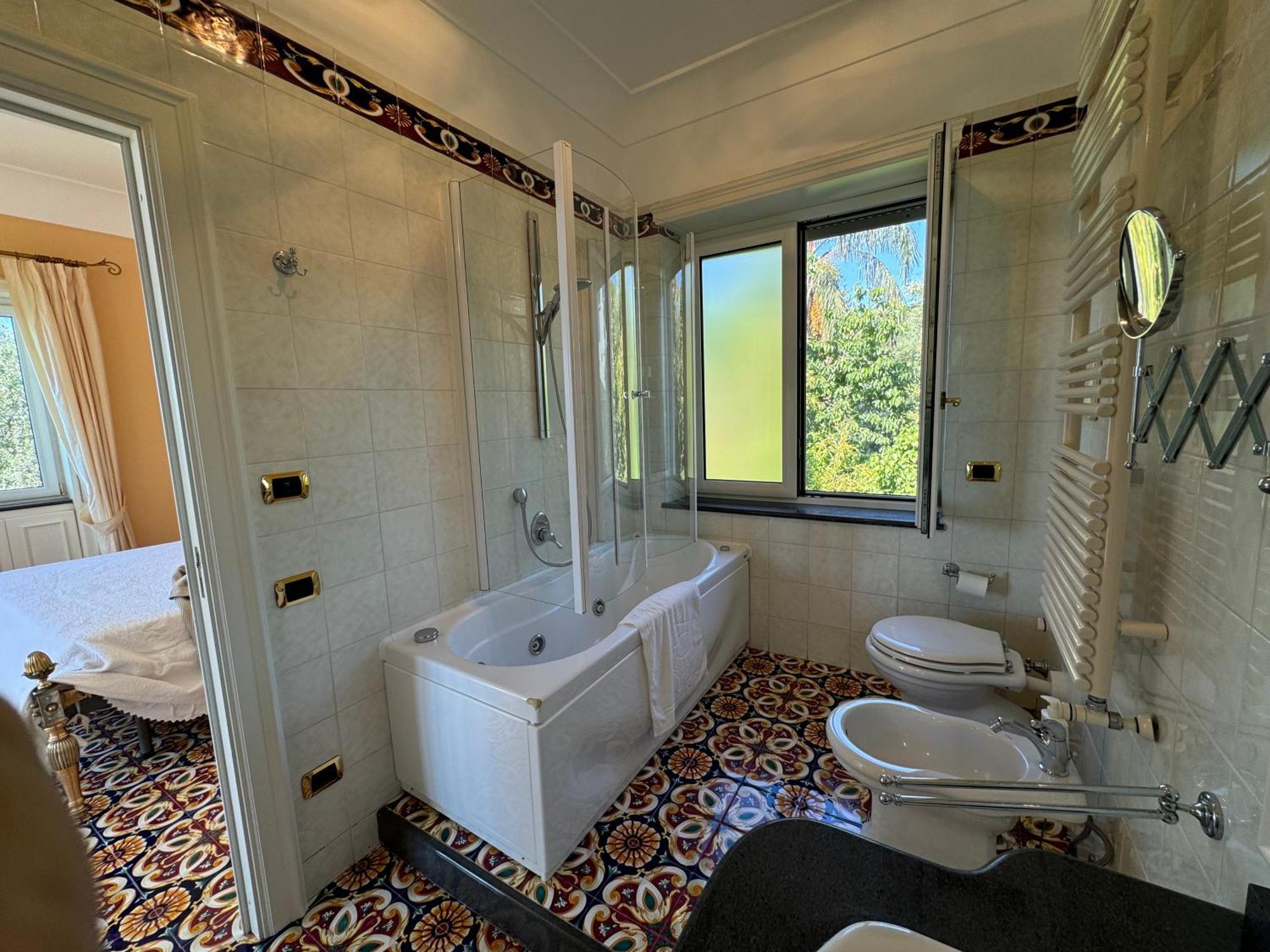 Saran Villa *