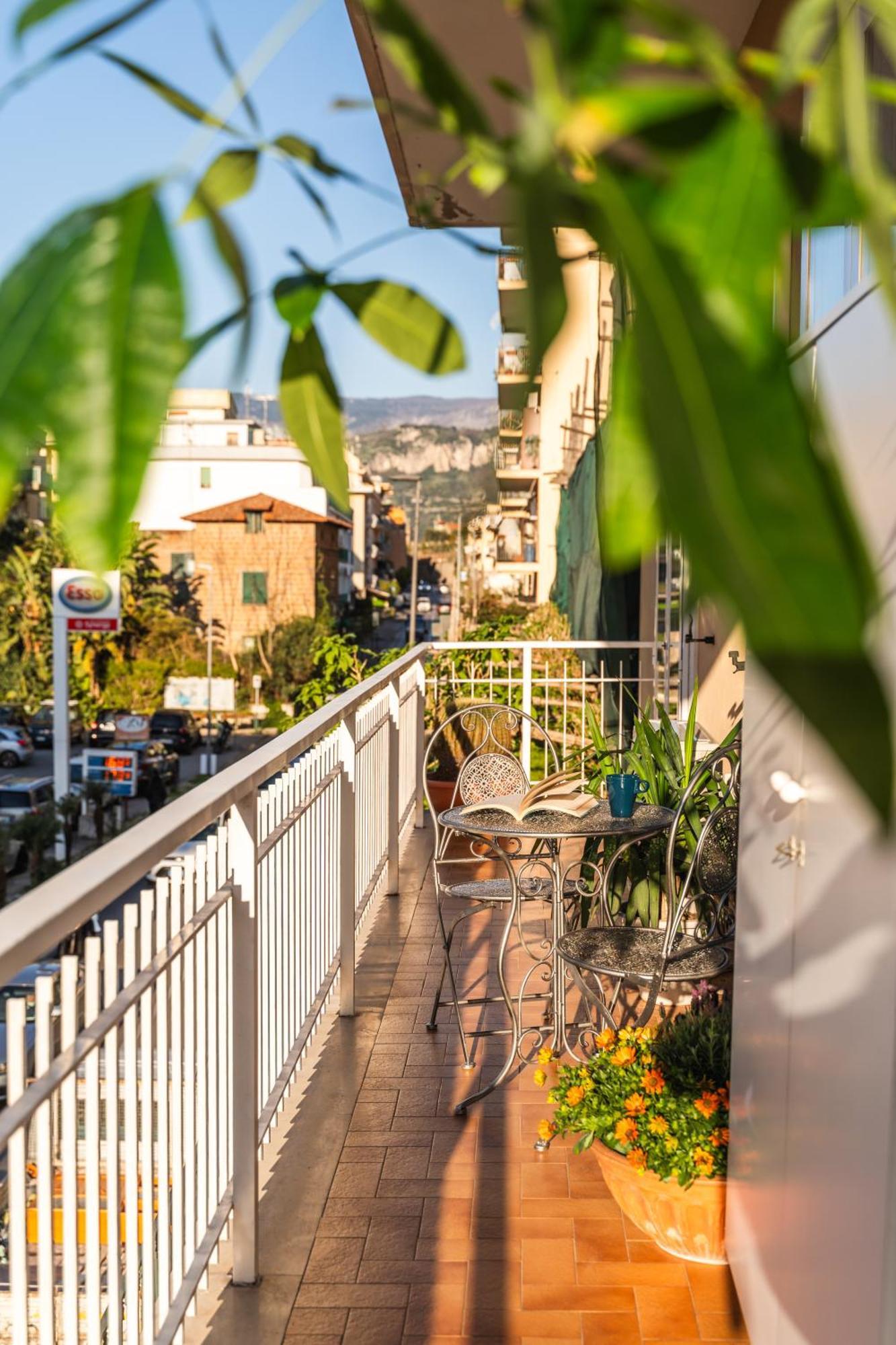 3 Bedroom 1 Bt Flat Balcony A/c Wi-fi *