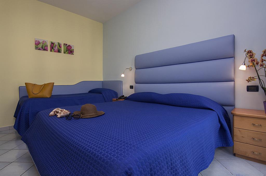 Leone Hotel 3*