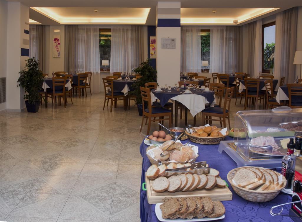 Leone Hotel 3*