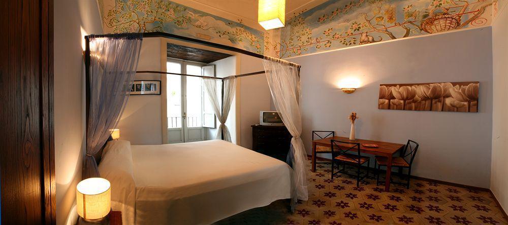Palazzo Tritone & Abagnale Bed & Breakfast 3*