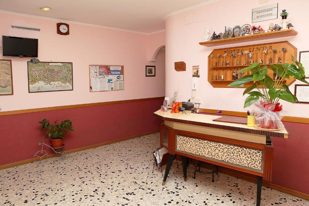 Linda Hotel *