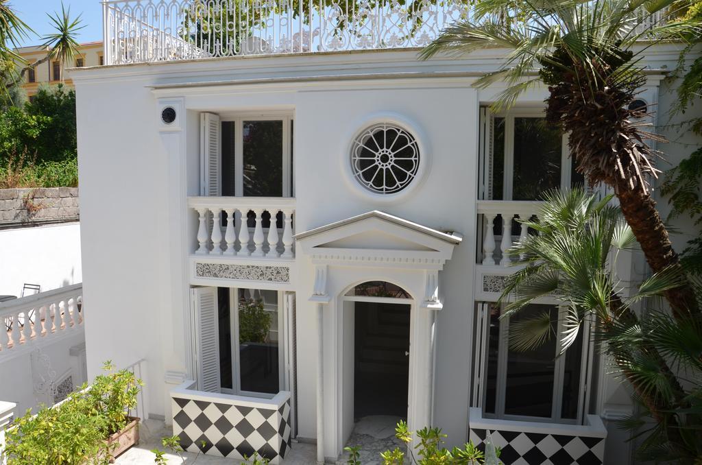 Muta House *