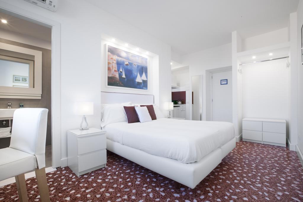 Sorrento Apartments *