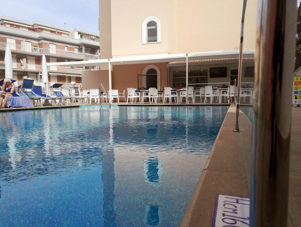 Maria 4*