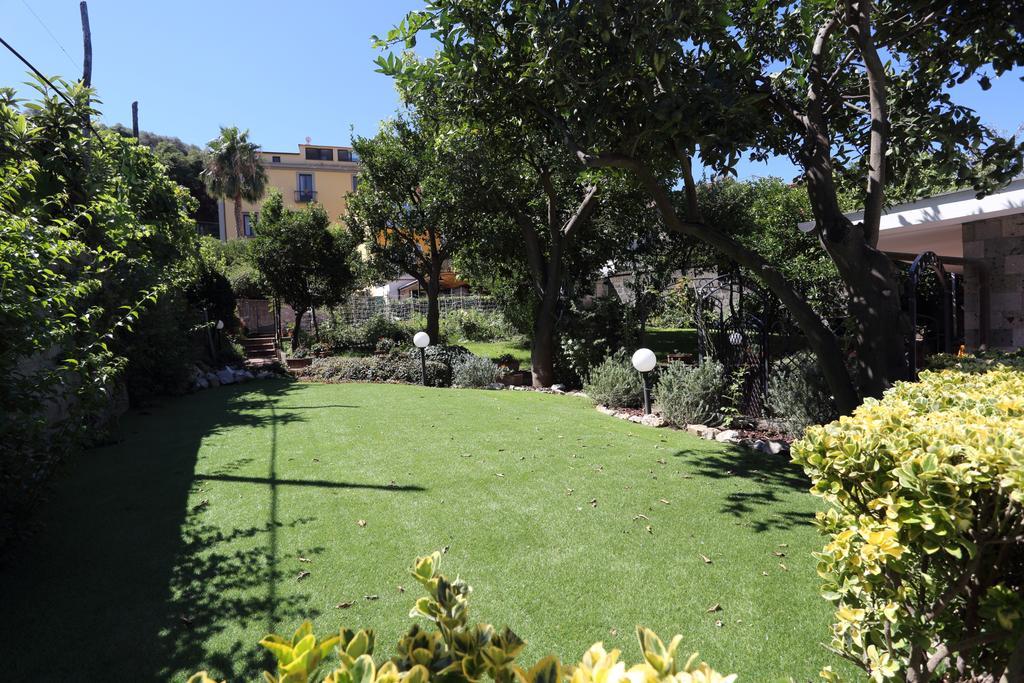 Acomodação com café da manhã  Ambrosio Relais 2*